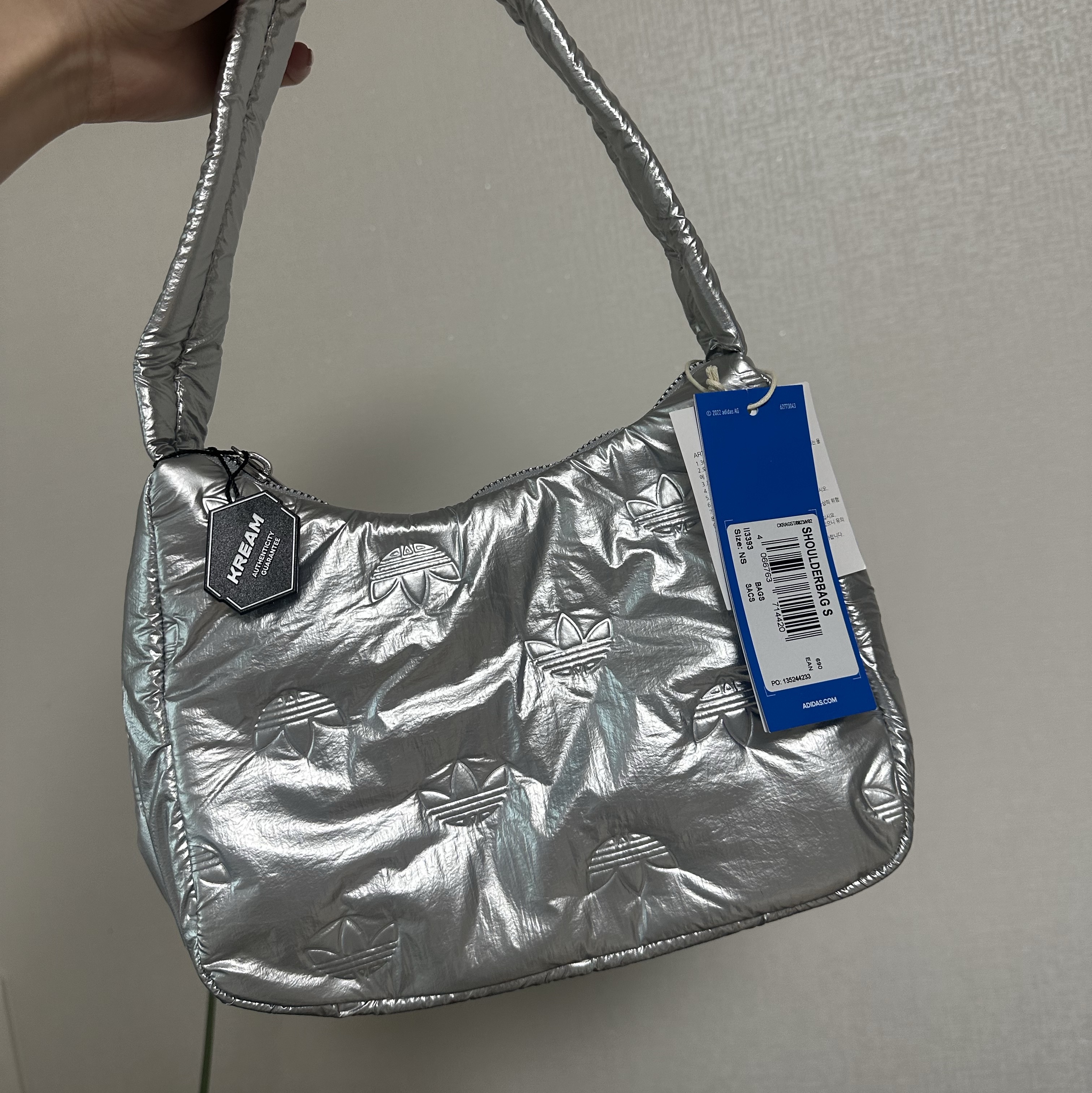 Adidas Puffy Satin Mini Shoulder Bag Silver Metallic 착용 스타일