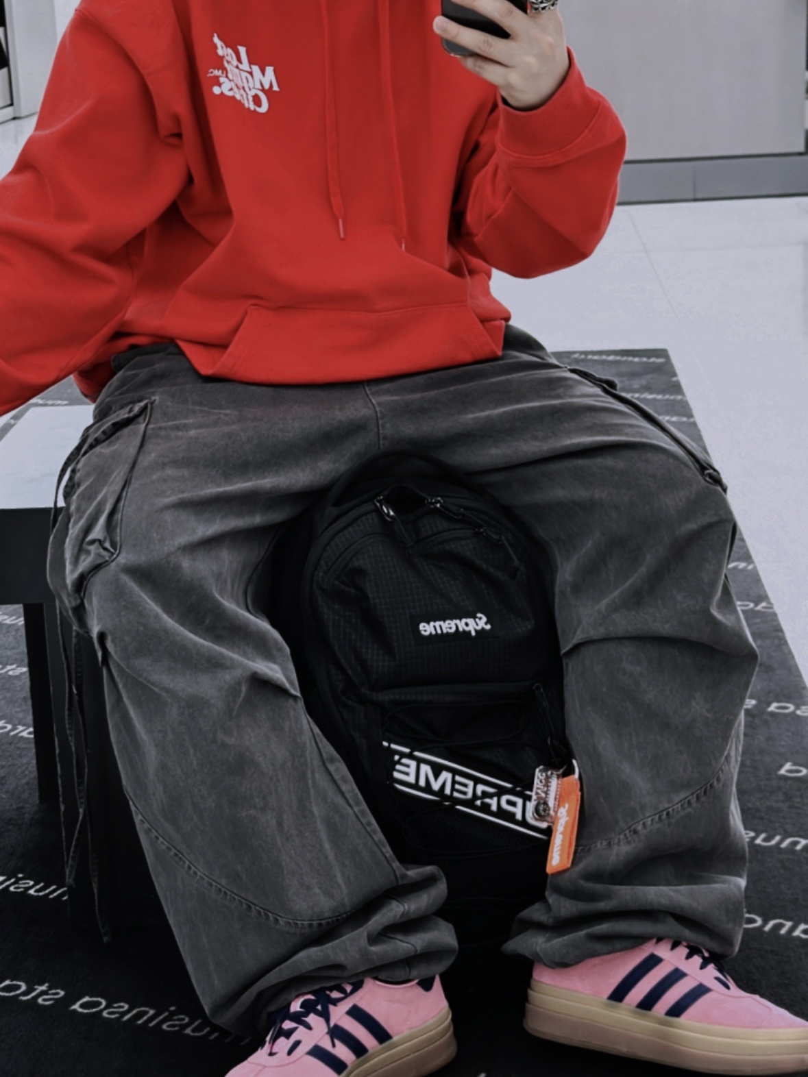 Supreme Ripstop Keychain Orange - 24SS, Supreme Backpack Black - 23FW 착용 스타일