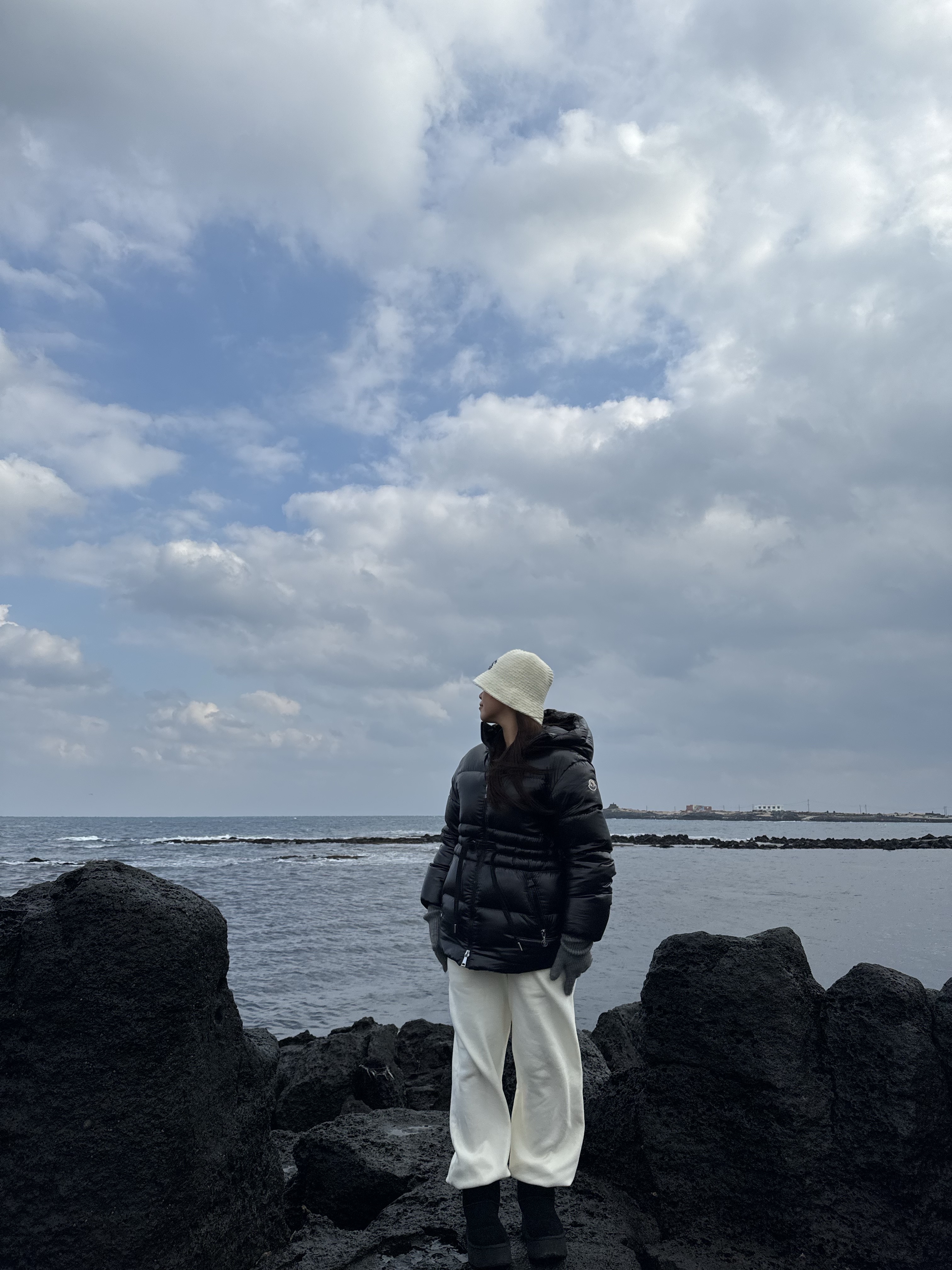 Stussy SS Link Knit Bucket Hat Bone, (W) Moncler Taleve Short Down Jacket Black - 23FW 착용 스타일