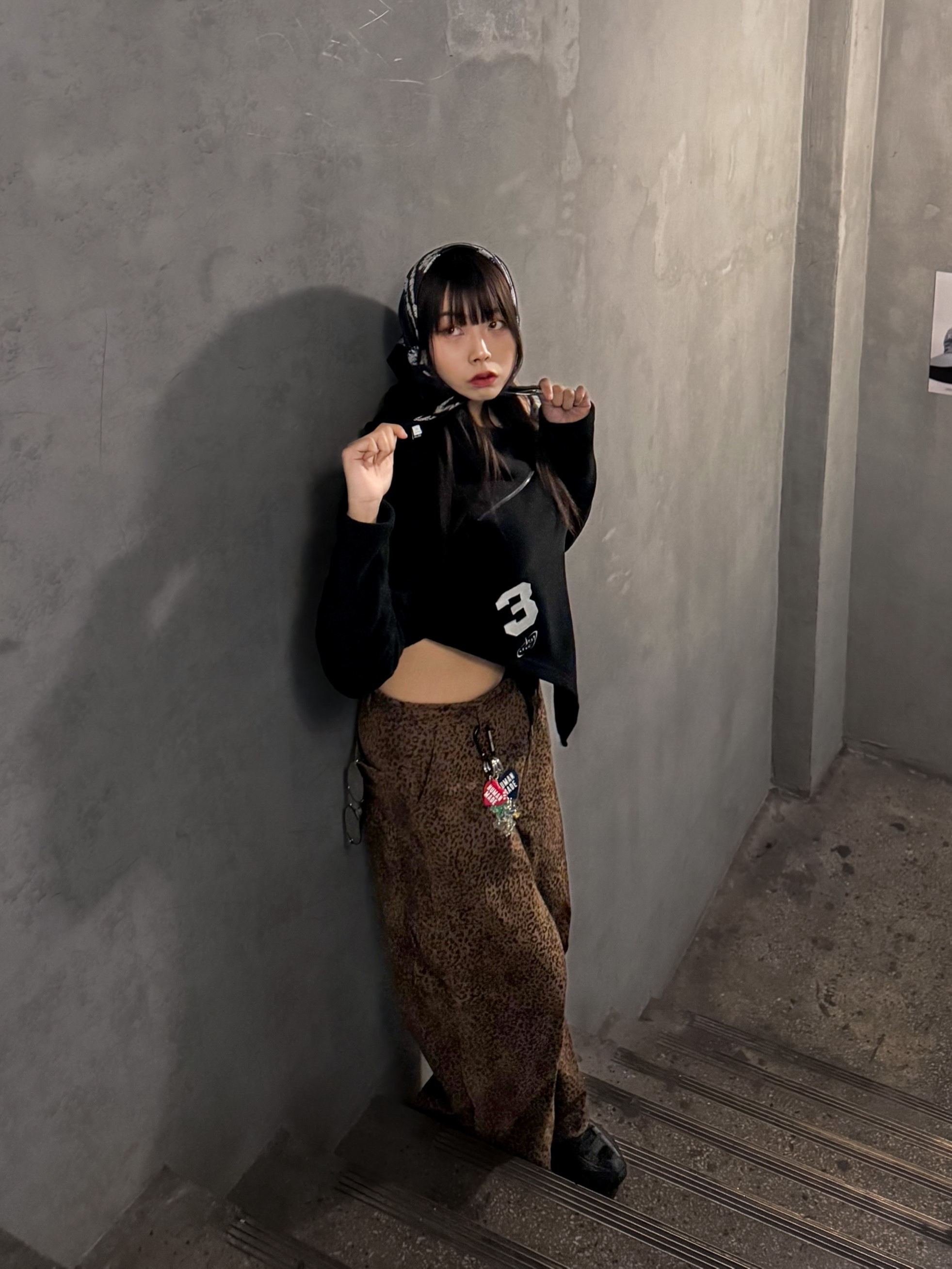 디스이즈네버댓 x 그레이트풀 데드 댄싱 베어 키체인 실버, 휴먼 메이드 하트 키링 레드 착용 스타일 - 5