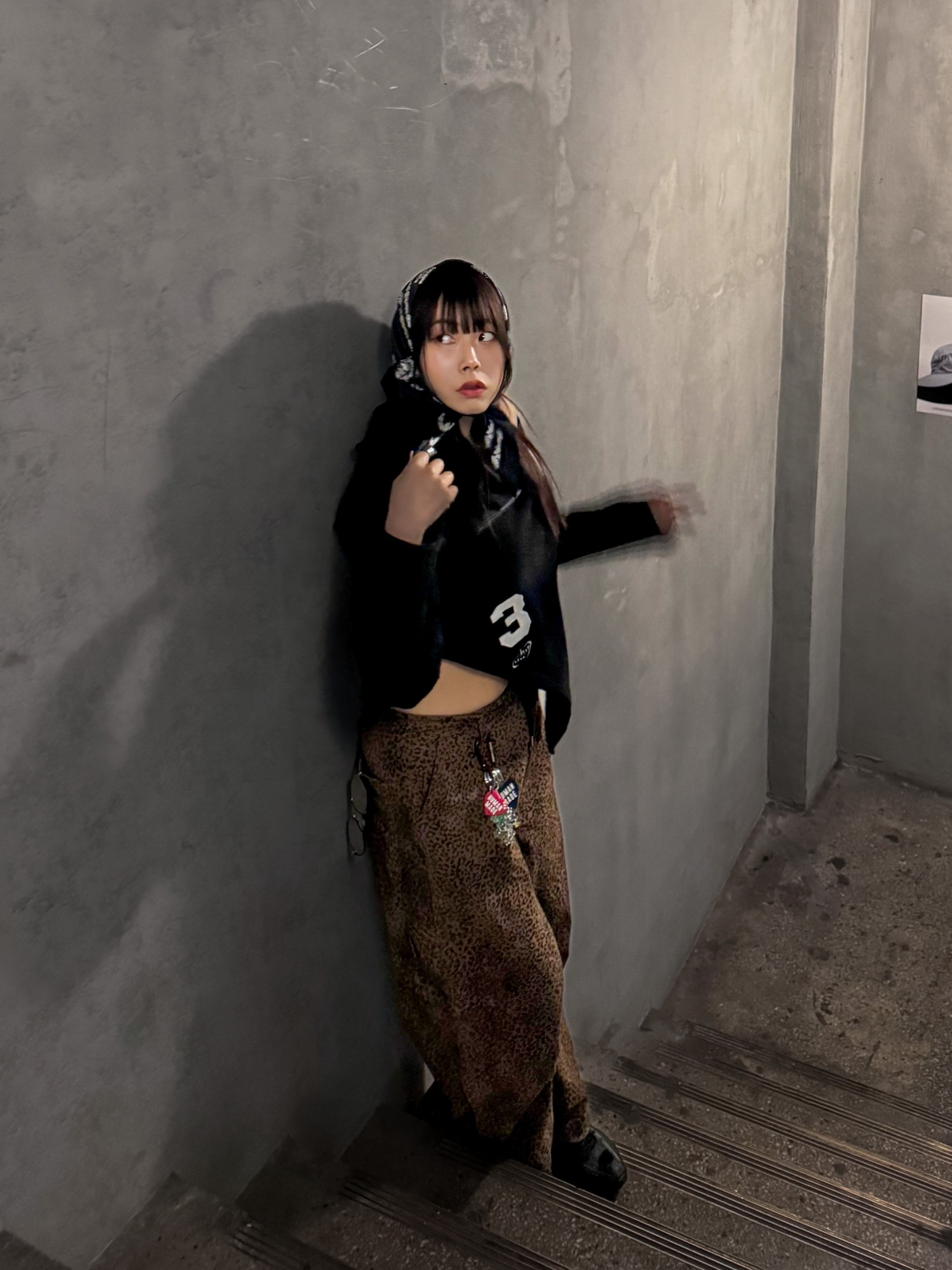 디스이즈네버댓 x 그레이트풀 데드 댄싱 베어 키체인 실버, 휴먼 메이드 하트 키링 레드 착용 스타일 - 4