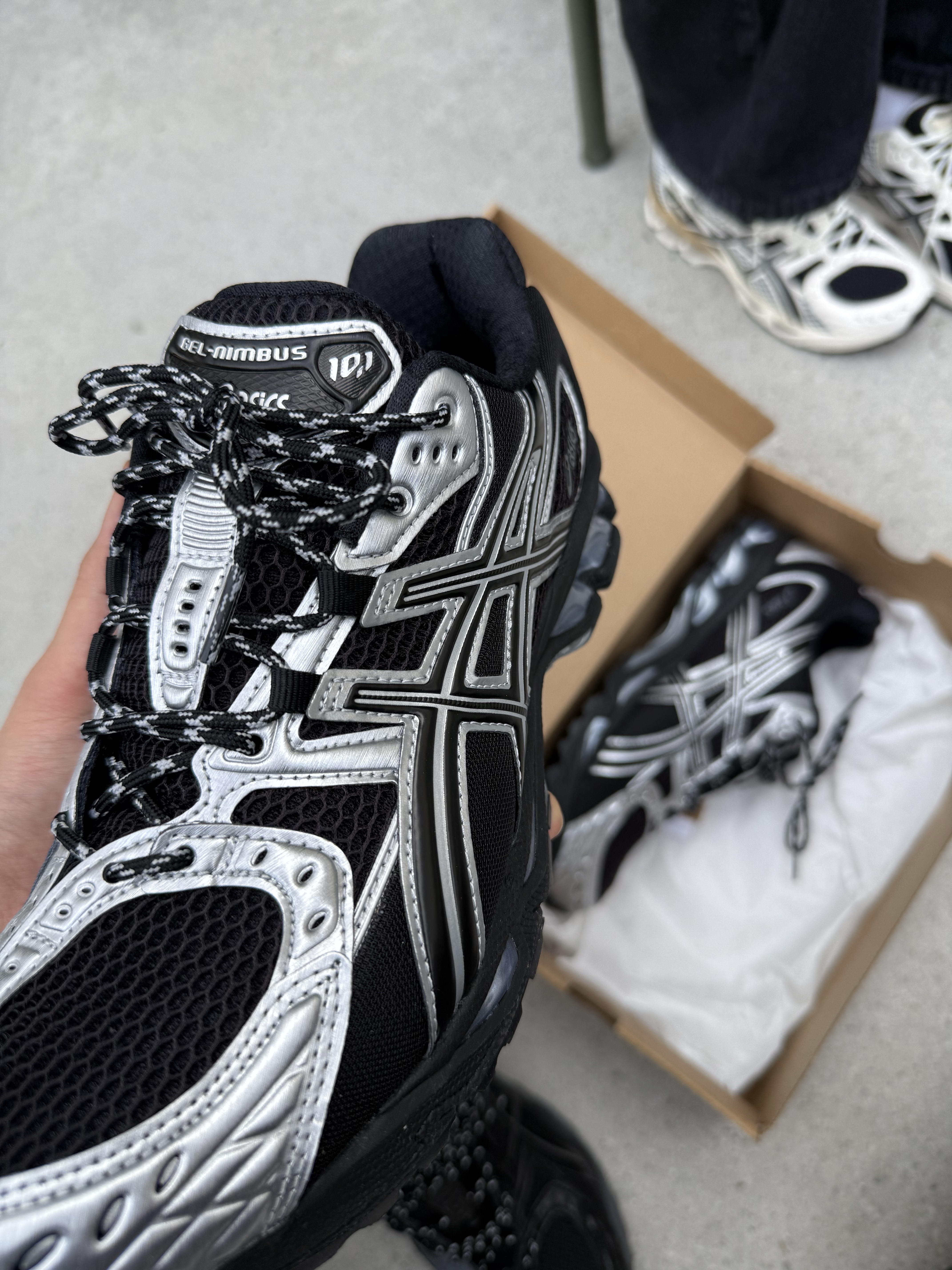 Asics Gel-Nimbus 10.1 Black Midnight, Asics Gel-Nimbus 10.1 Piedmont Grey Pure Silver 착용 스타일 - 7