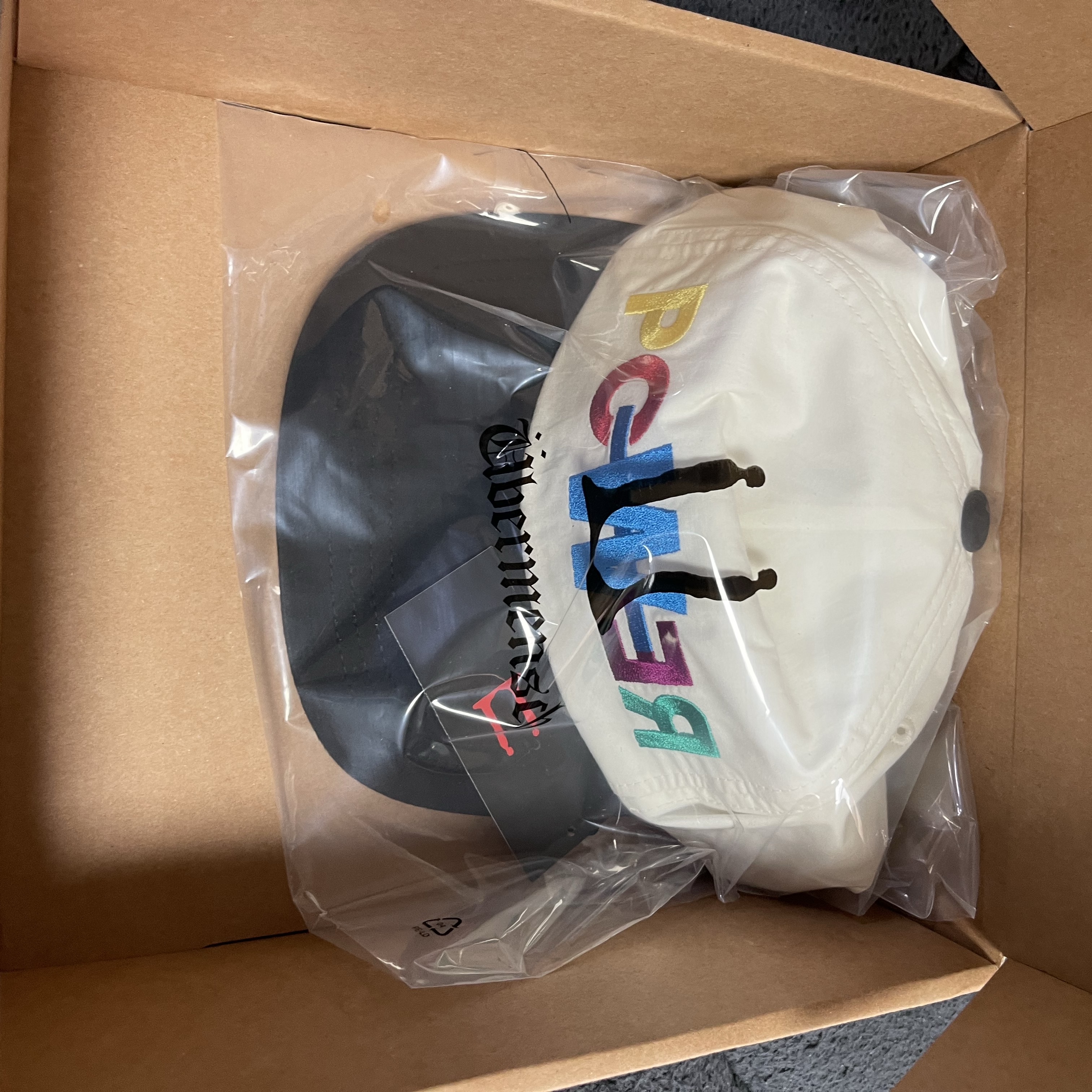 G-DRAGON Power Ball Cap White 착용 스타일