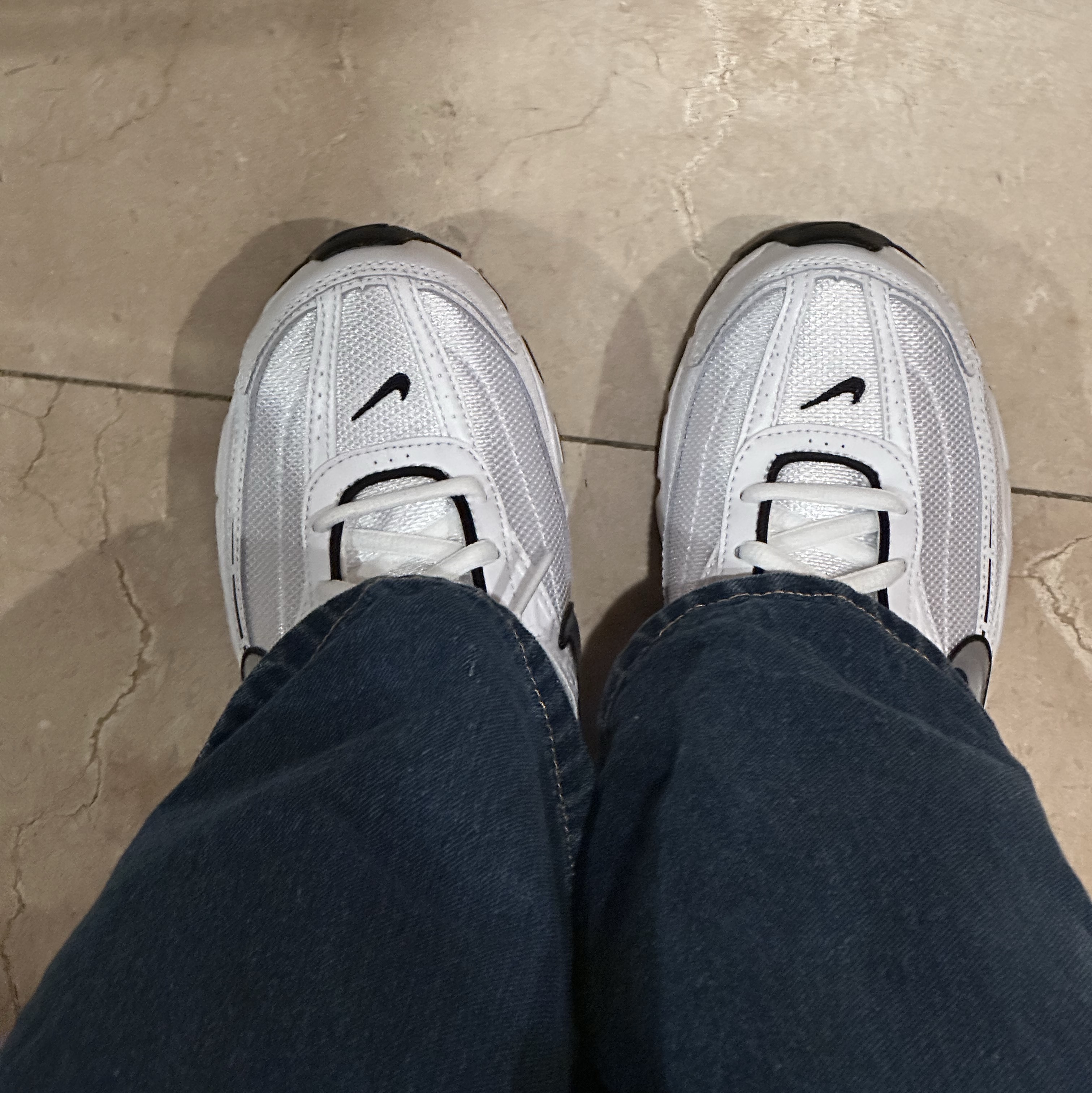 (W) Nike Initiator White Black 착용 스타일 - 1