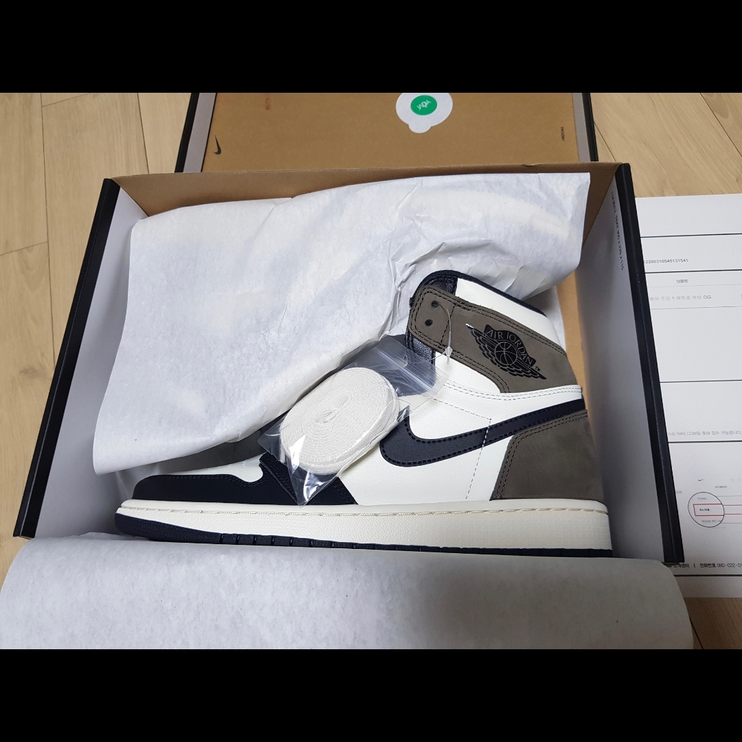 Jordan 1 Retro High OG Black Mocha 착용 스타일