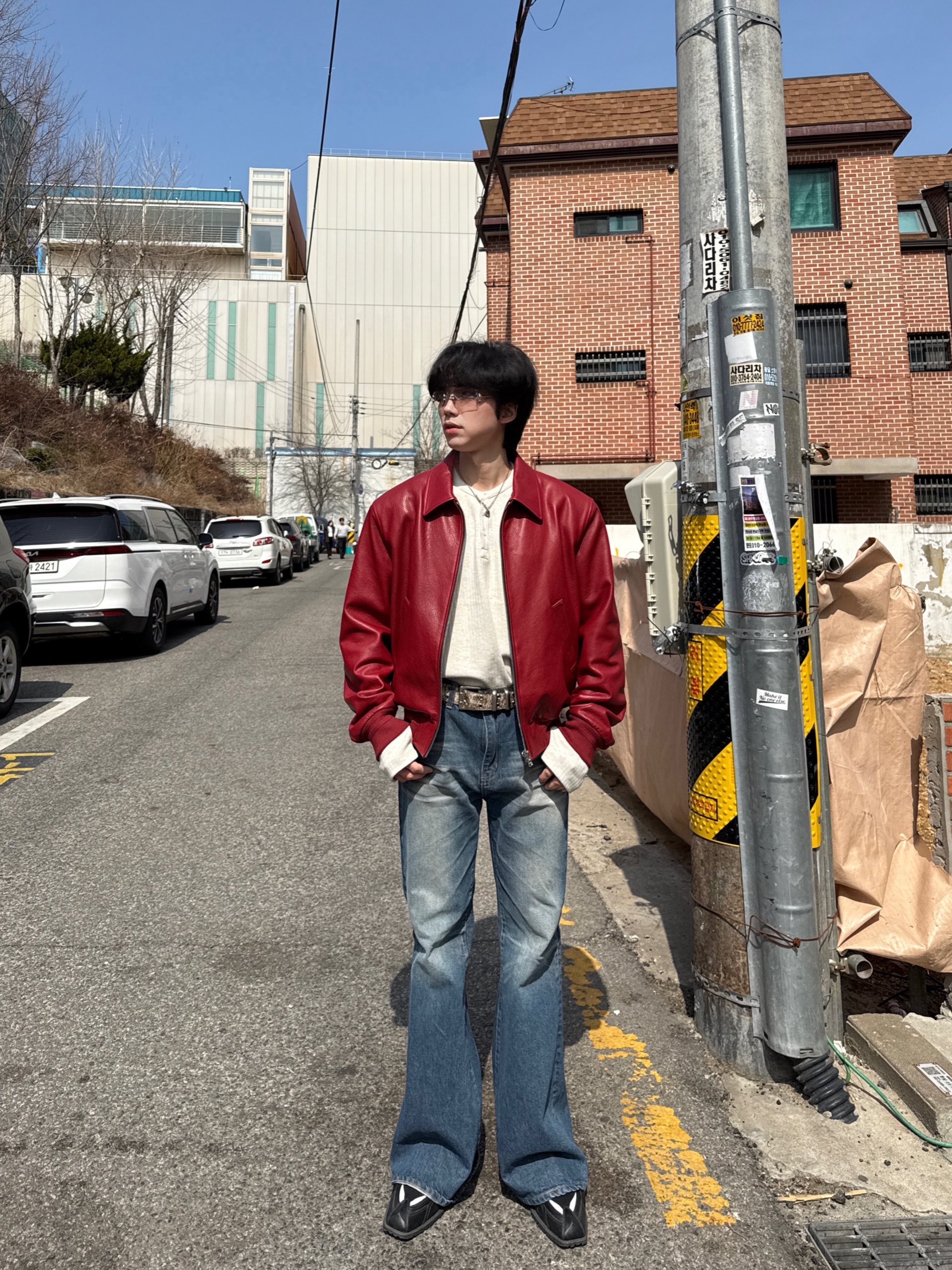 Nonnod Finger Hole Henry Neck T-Shirt Oatmeal, Kamien x MJD Double Hole Belt Black Shearling Calfskin 착용 스타일 - 3