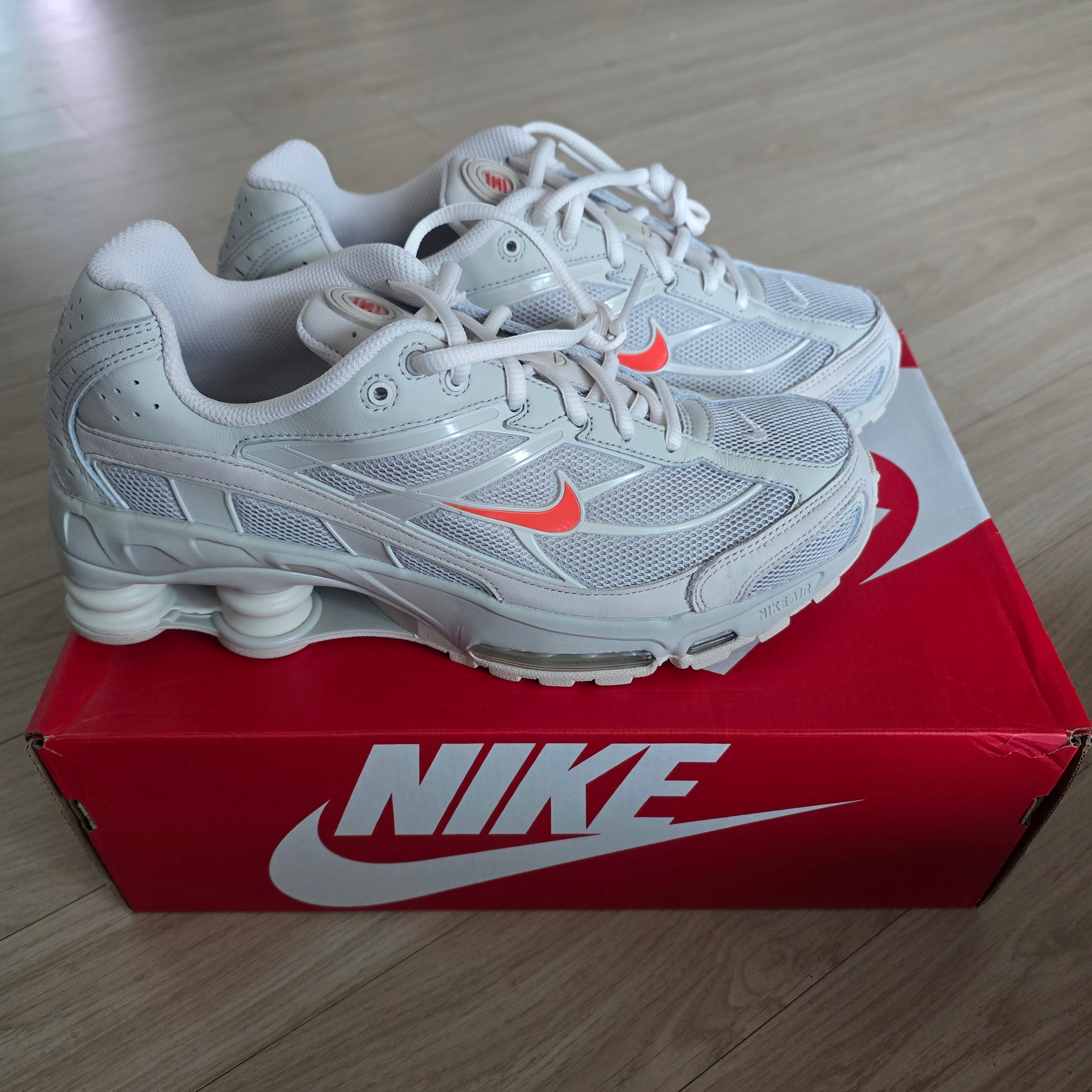 Nike Shox Ride 2 Light Bone and Turf Orange 착용 스타일