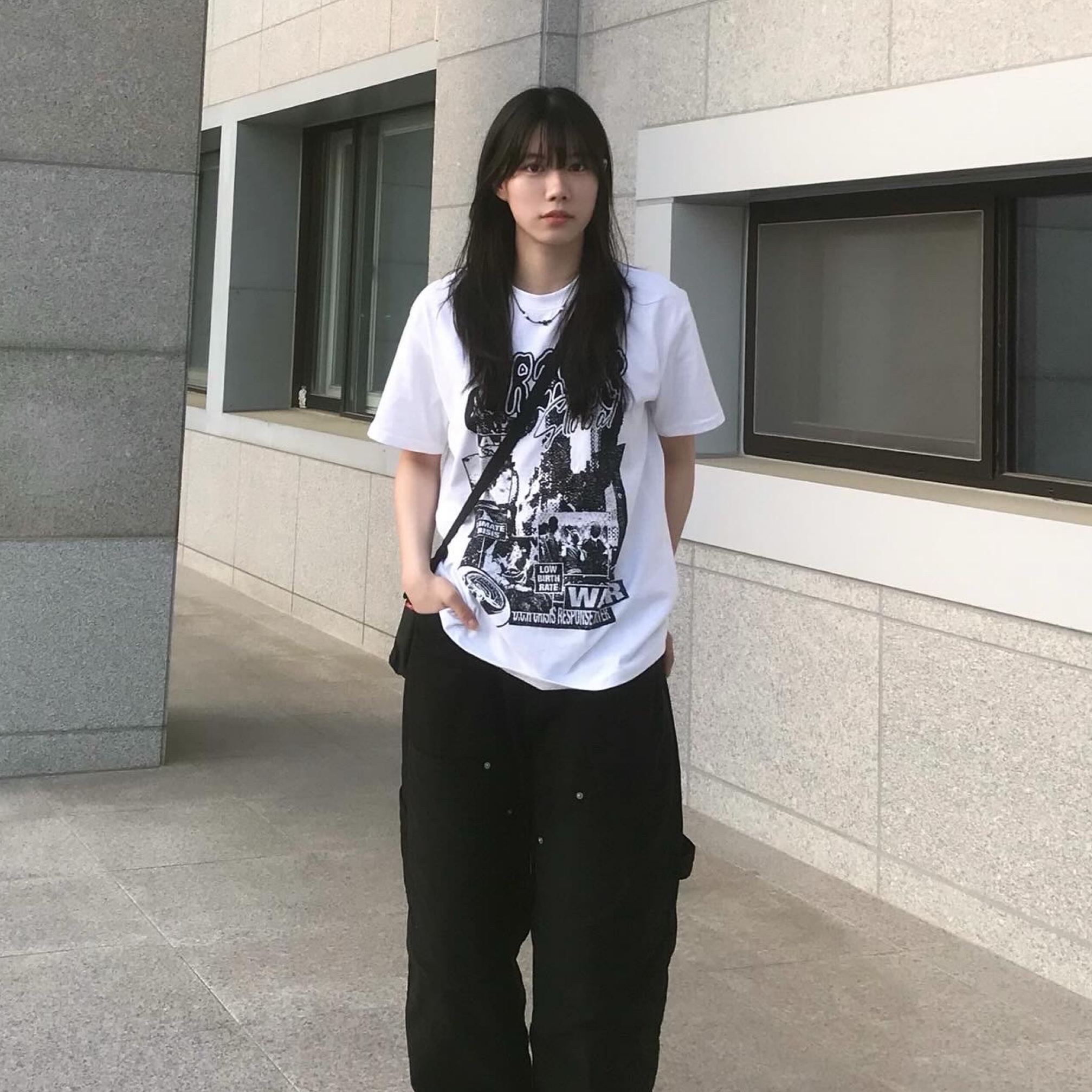 DEFYCLUBROBBERS It Is No Joke T-shirts 착용 스타일