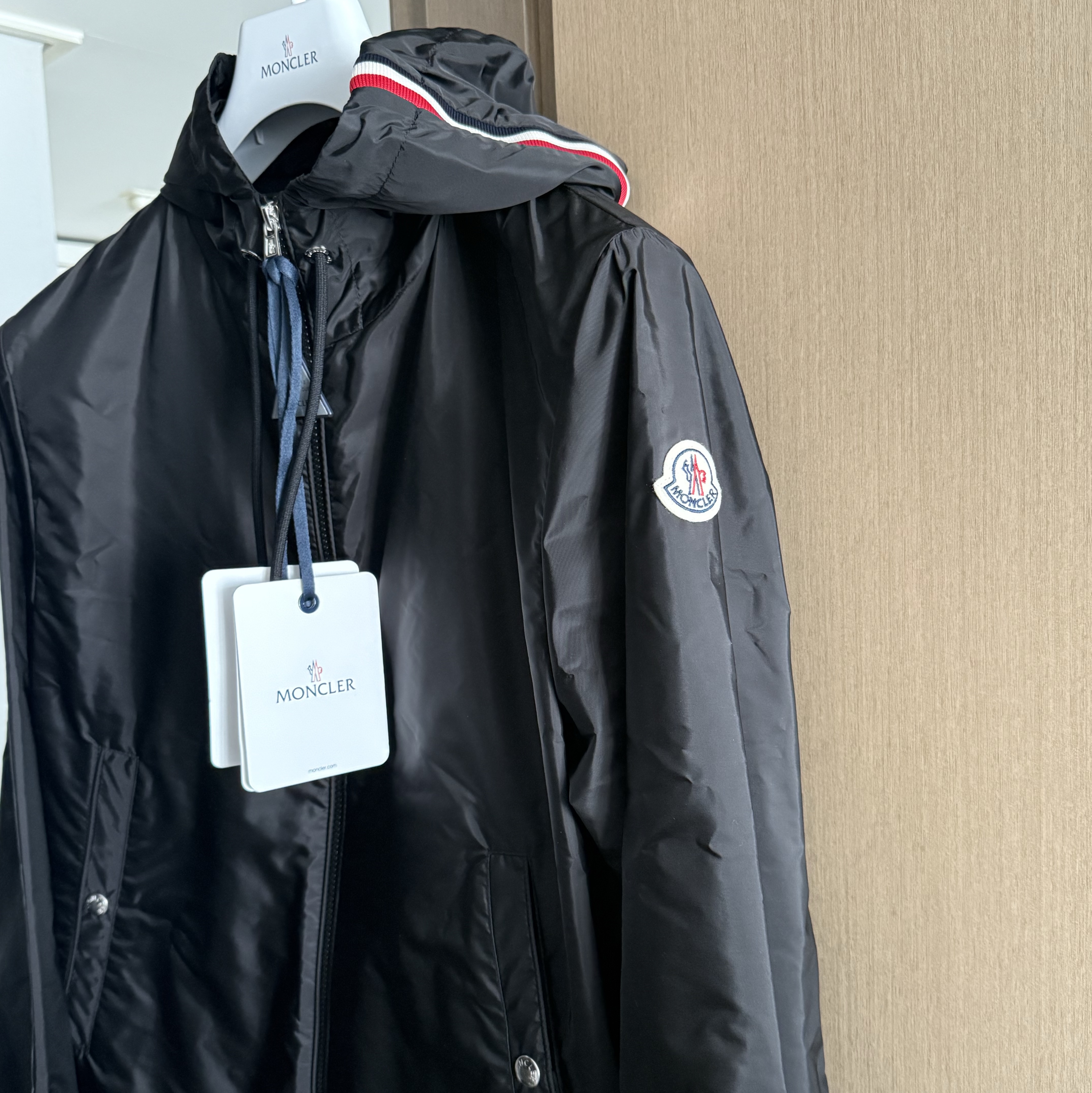 Moncler Grimpeurs Hooded Windbreaker Black - 25SS 착용 스타일 - 1