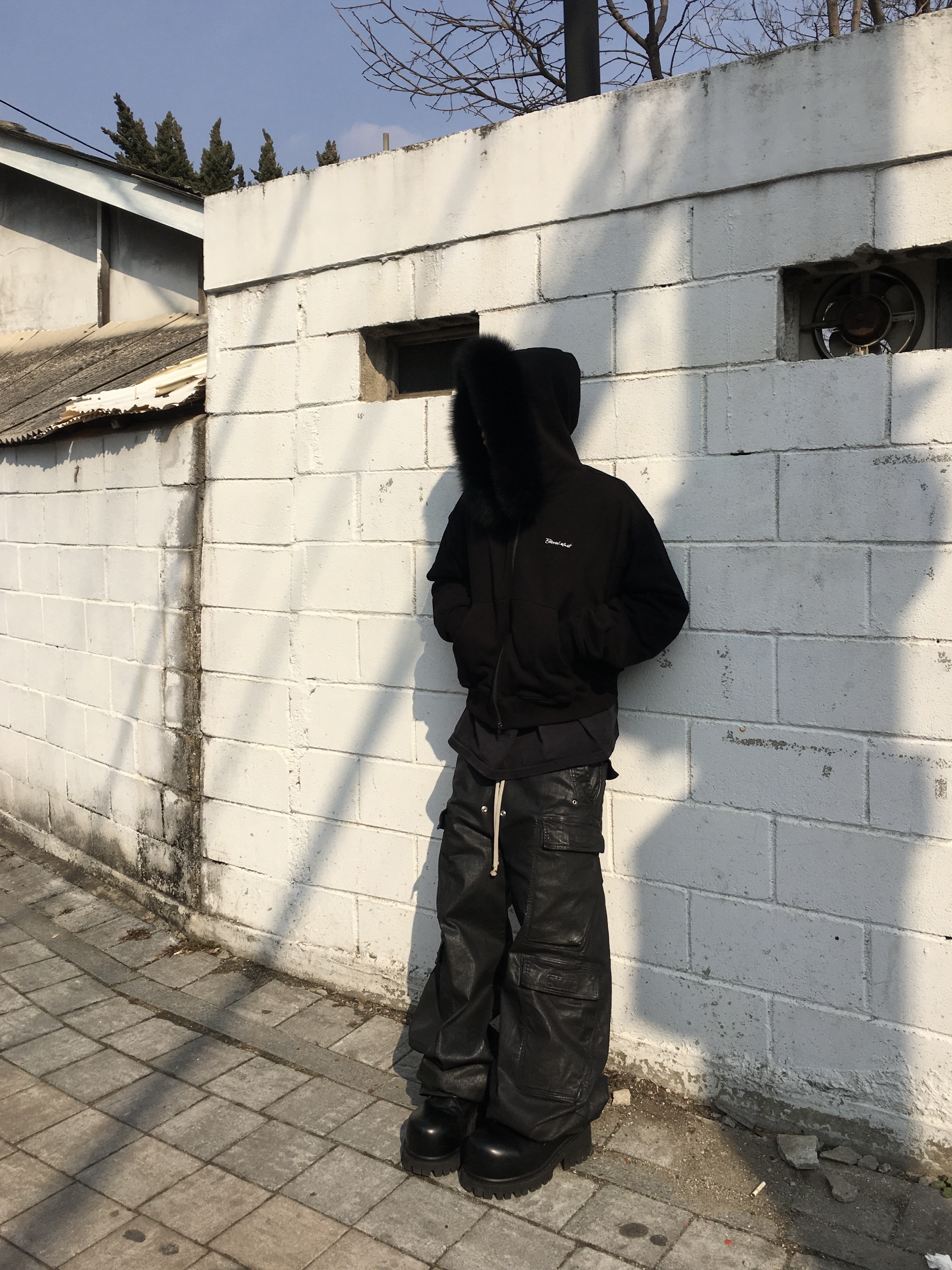 릭 오웬스 포터빌 데님 더블 카고 점보 벨라스 팬츠 블랙 왁스, 발렌시아가 스톰퍼 부티 블랙 착용 스타일 - 2
