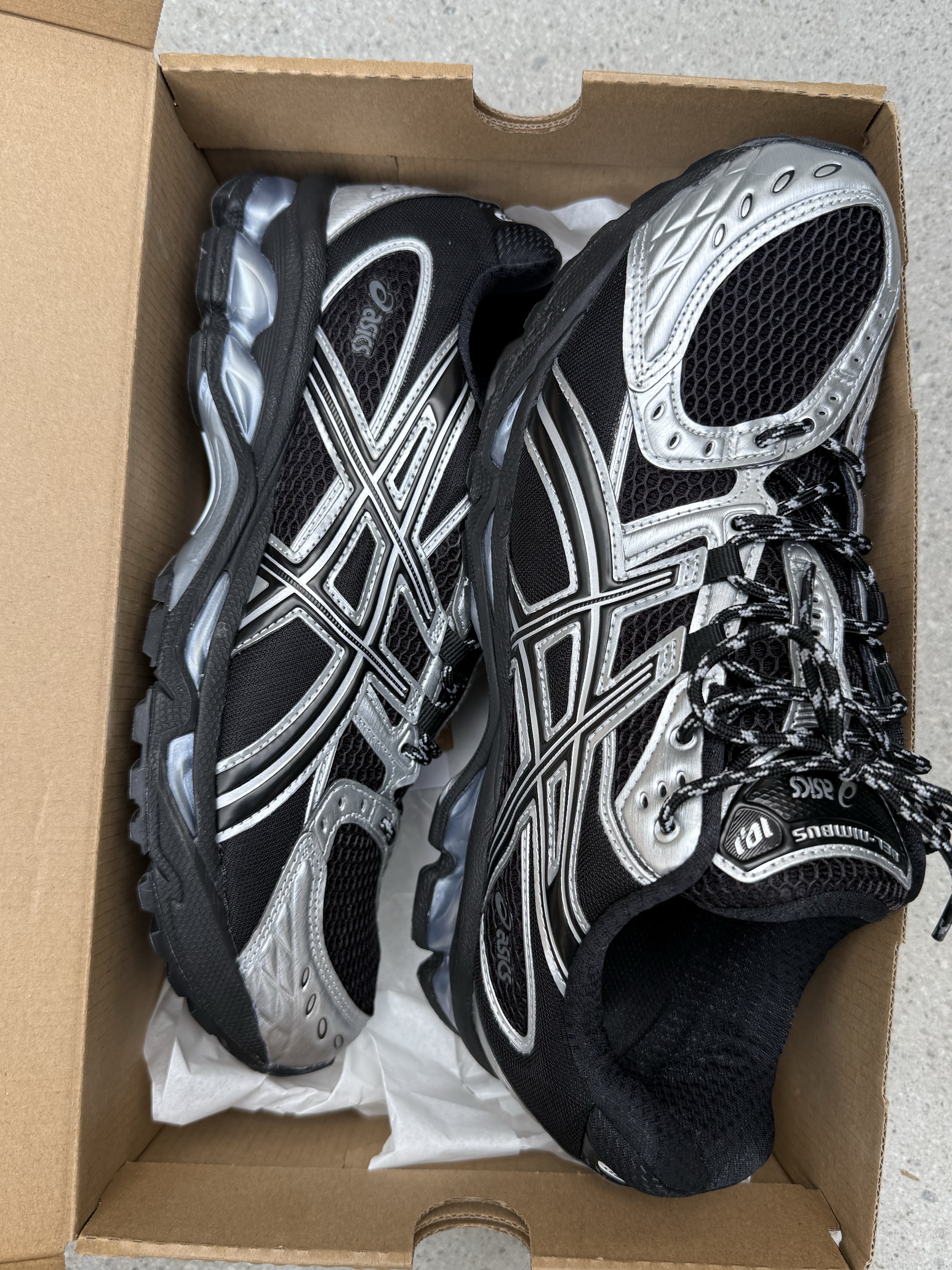 Asics Gel-Nimbus 10.1 Black Midnight, Asics Gel-Nimbus 10.1 Piedmont Grey Pure Silver 착용 스타일 - 6