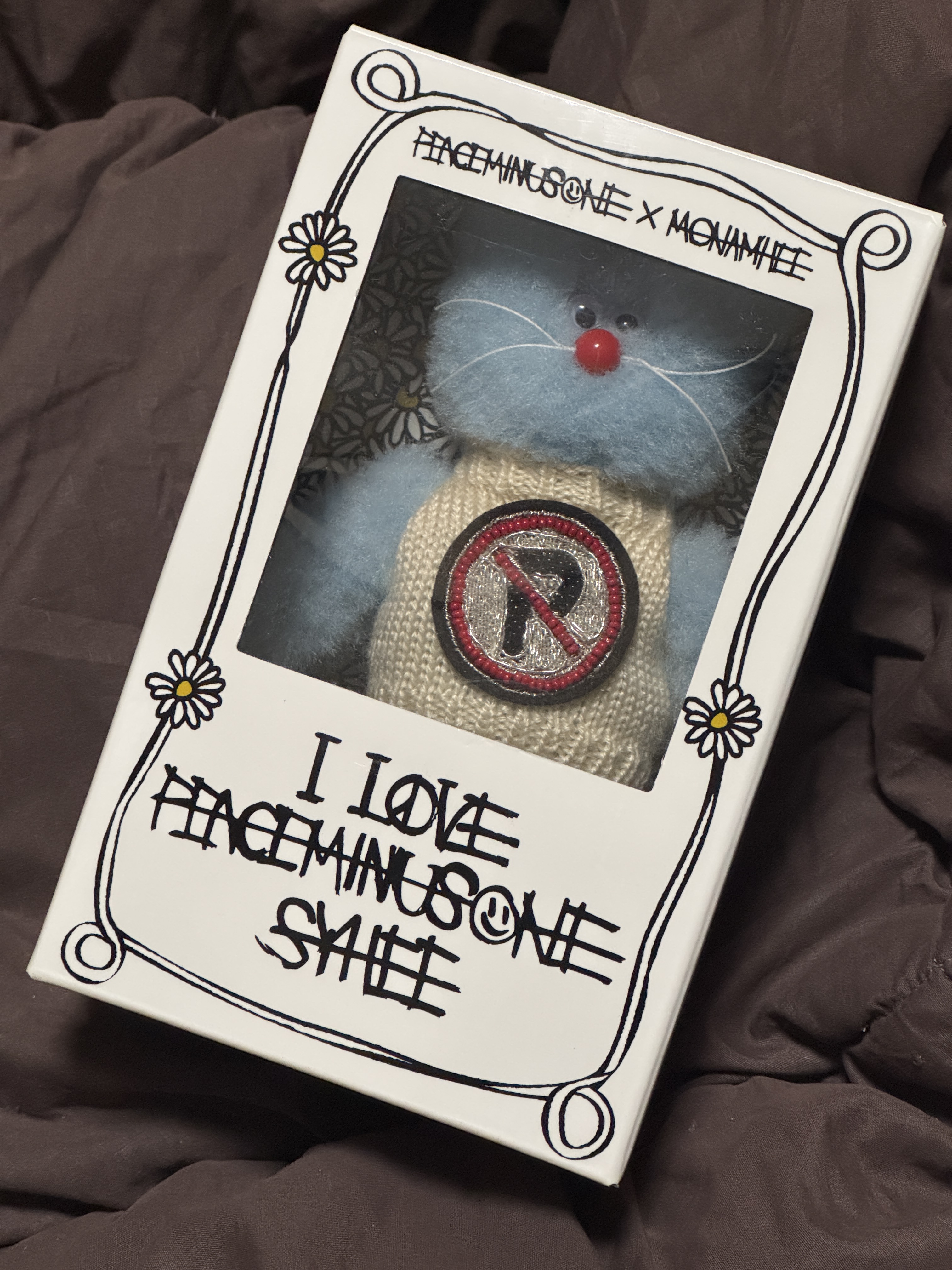 Monamhee x Peaceminusone Syhee Plush Keyring 착용 스타일