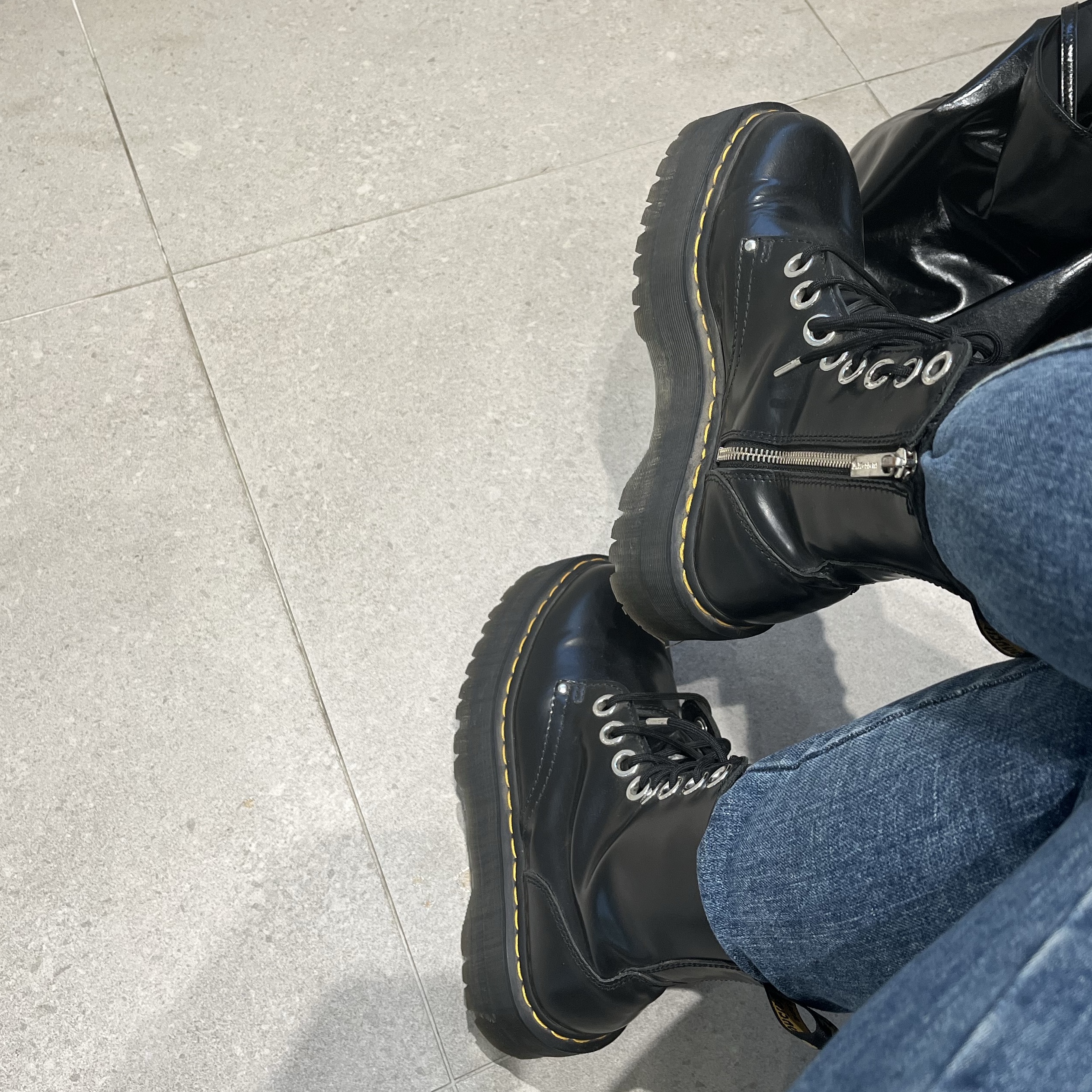 Dr. Martens Jadon High Boots Black, Dr. Martens Jadon HDW II BUTTERO Black 착용 스타일 - 1