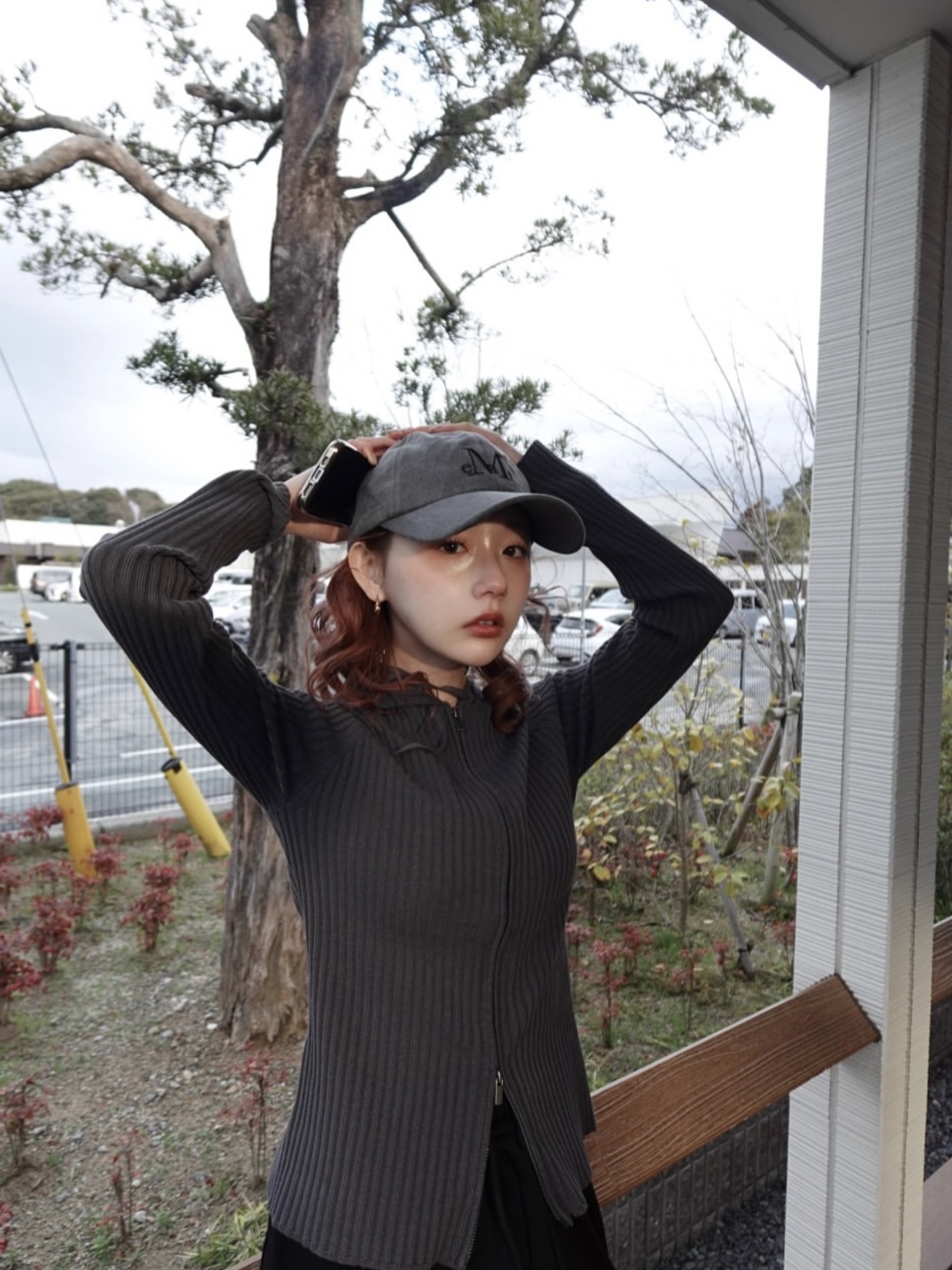 MUCENT Signature Ballcap Dyeing Gray Denim 착용 스타일 - 1