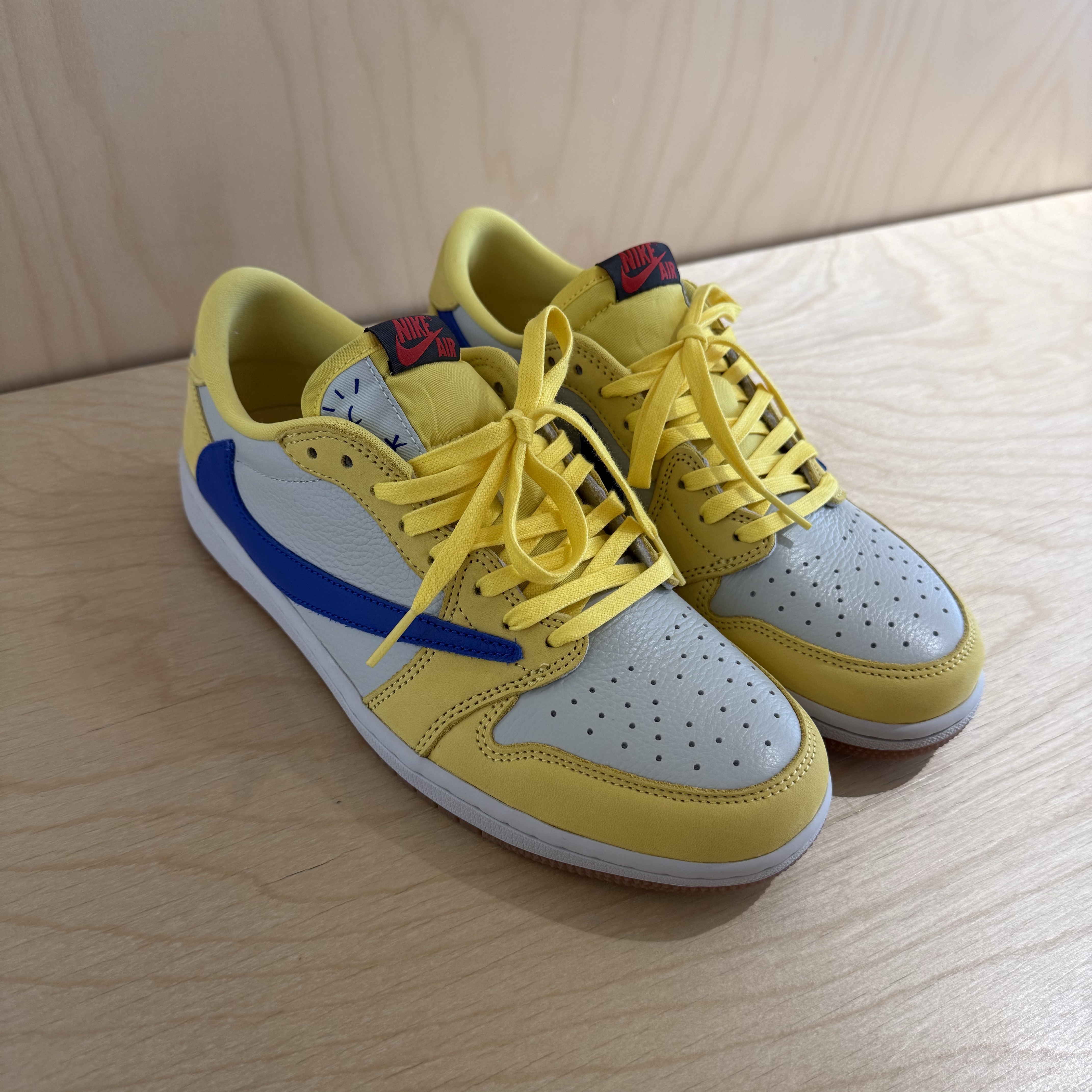(W) Jordan 1 x Travis Scott Retro Low OG SP Canary 착용 스타일 - 4