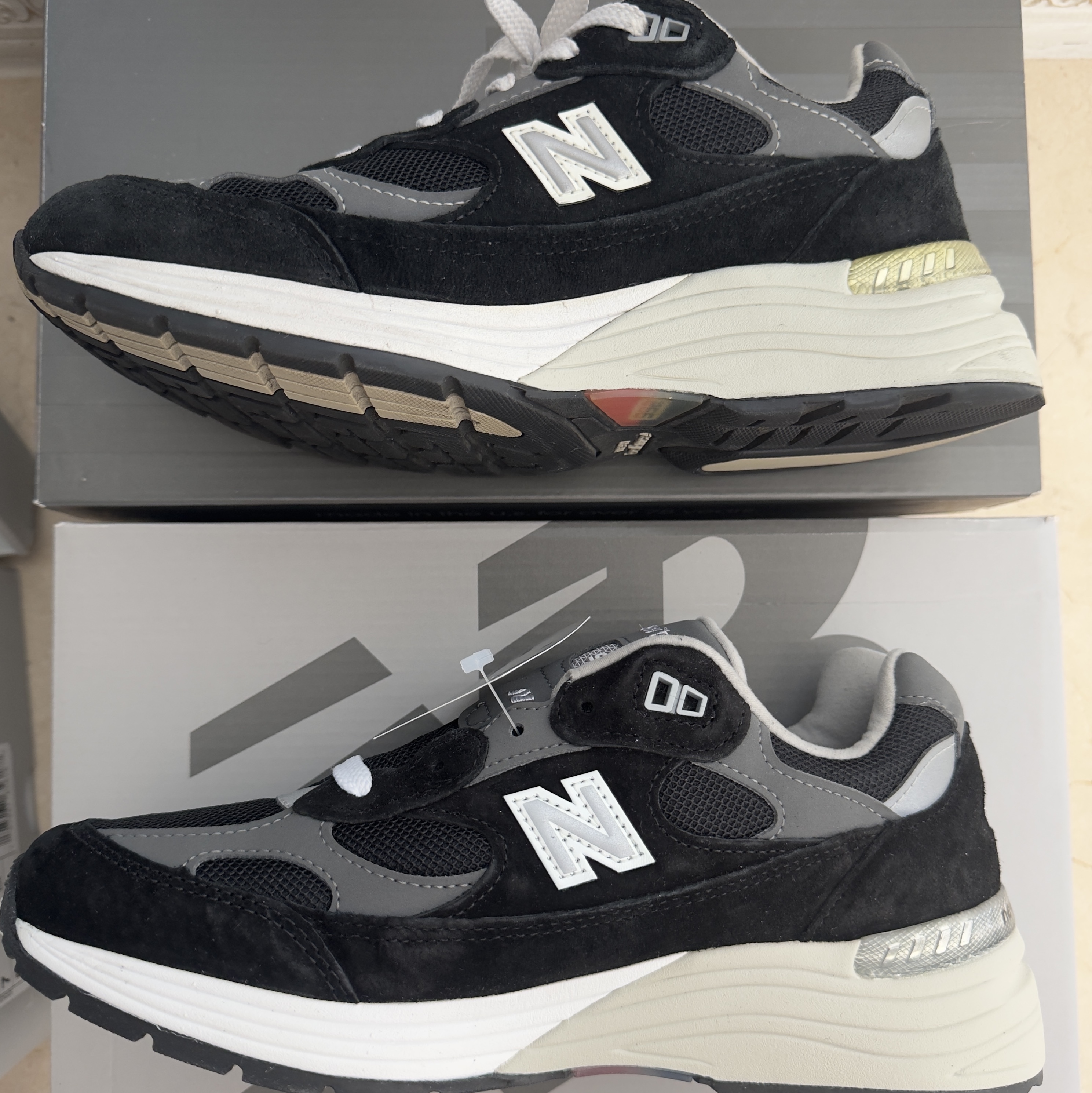 New Balance 992 Made in USA Black Grey, New Balance 992 Made in USA Core Black Grey 착용 스타일 - 1