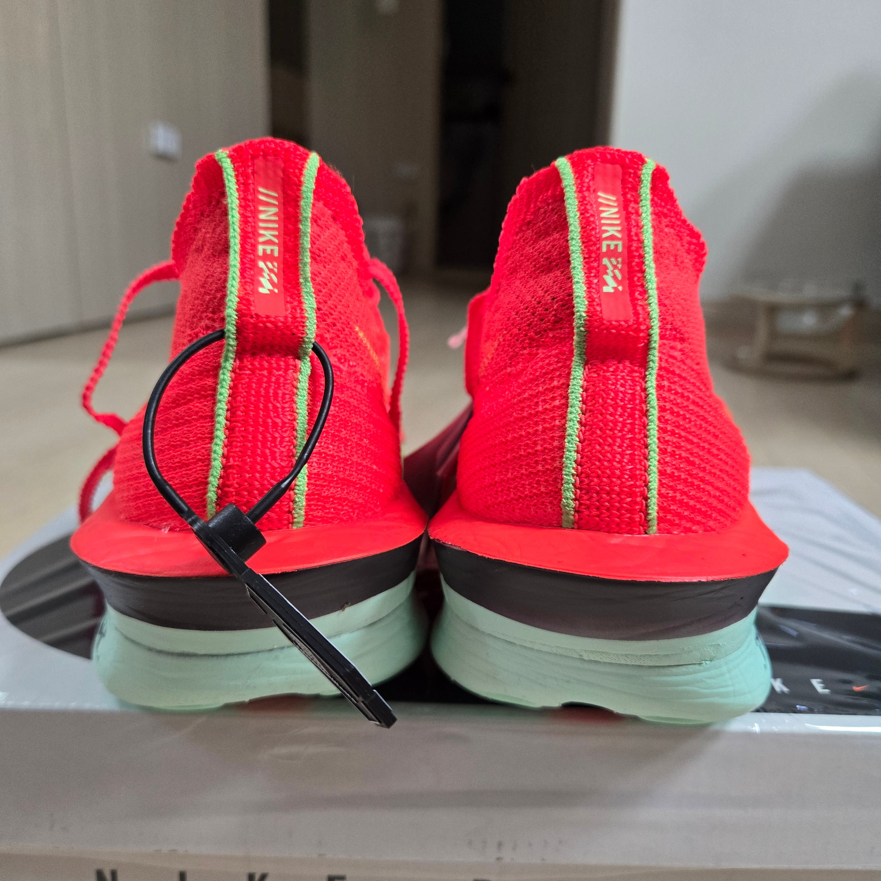 Nike Air Zoom Alphafly Next% 3 Bright Crimson Lime Blast 착용 스타일 - 3