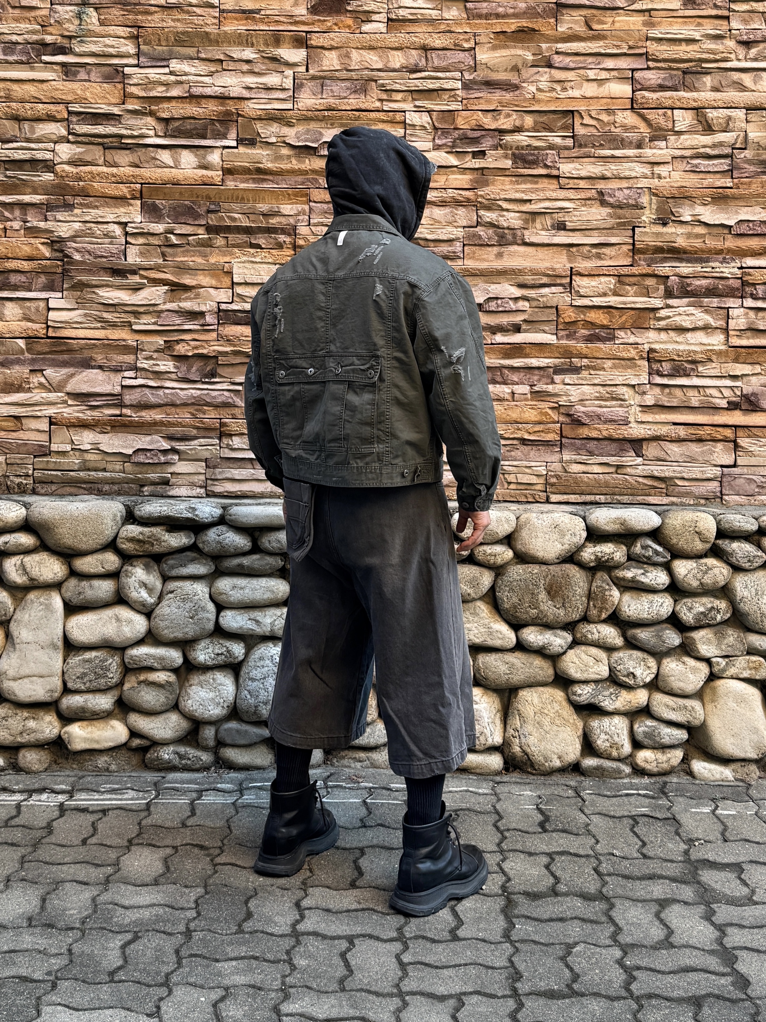 NOMANUAL I.P Damaged Jacket Khaki Gray 착용 스타일 - 5