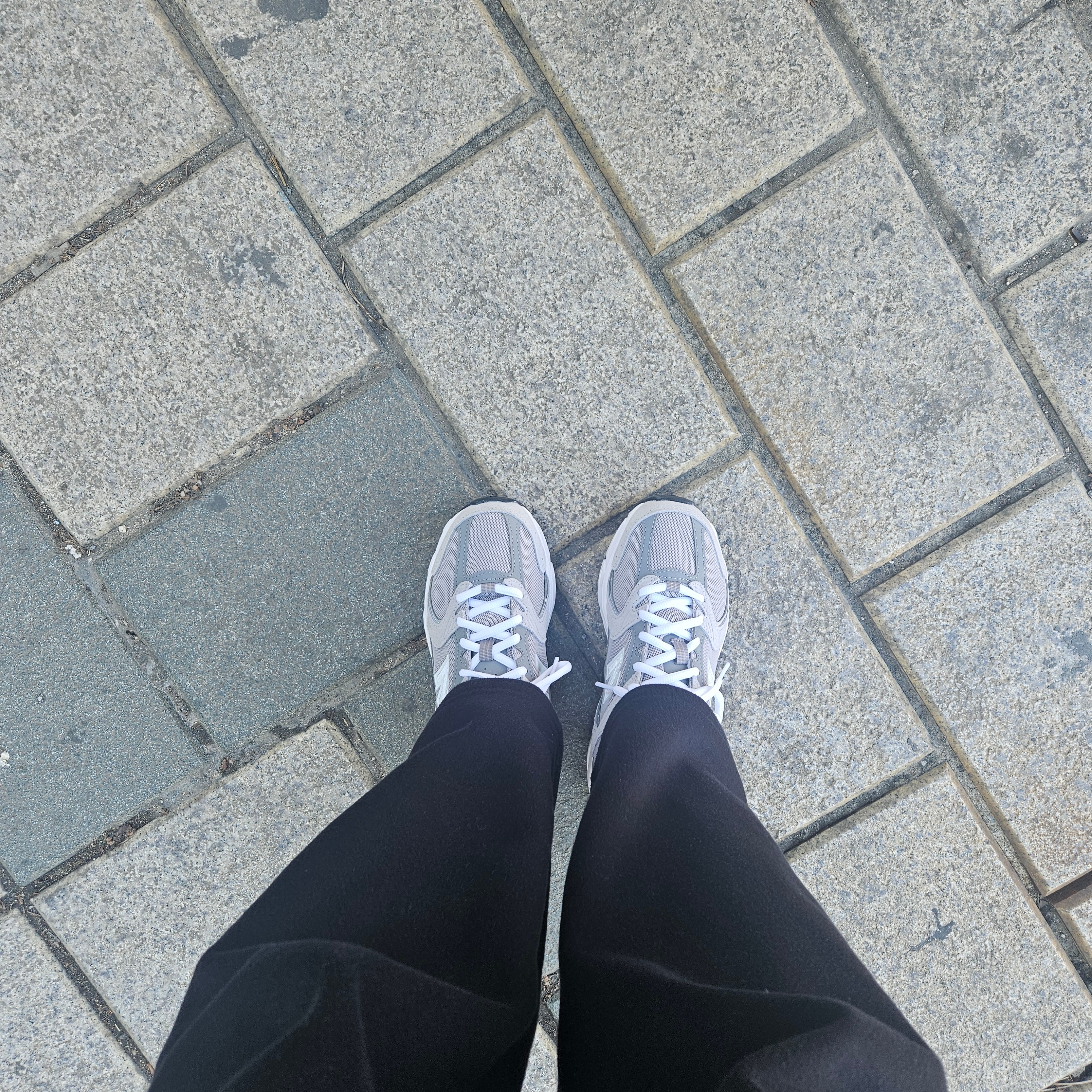 New Balance 530 Grey 착용 스타일 - 2