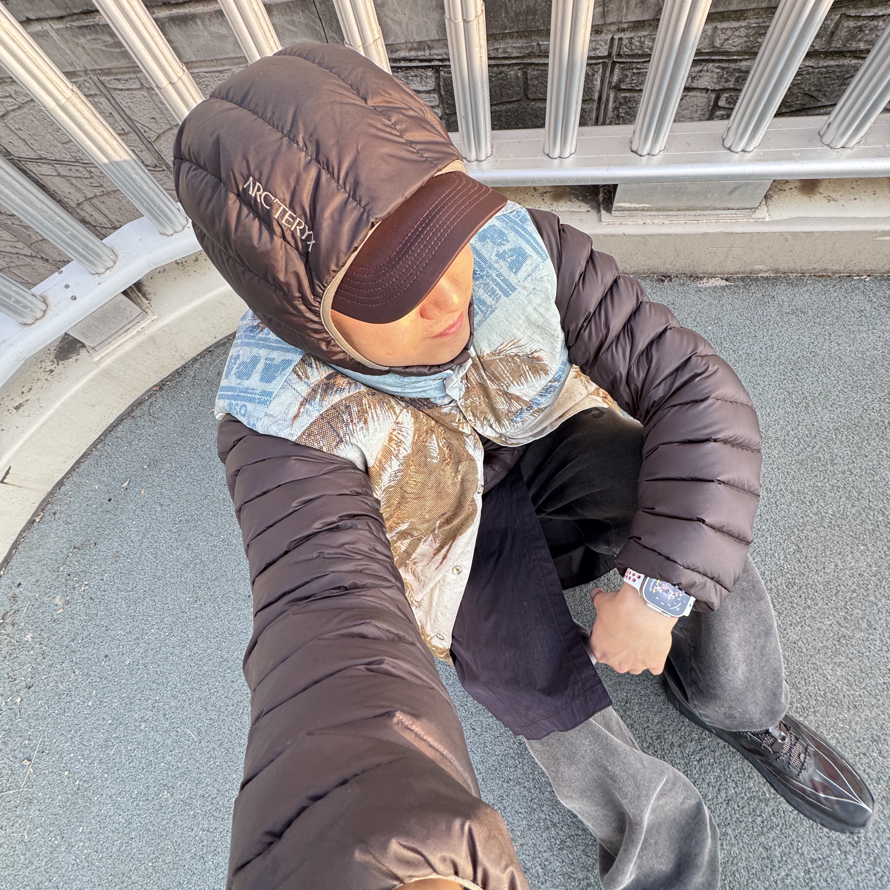 Stussy x Our Legacy Work Shop Low Profile Trucker Cap Brown, Nike x Stussy NRG RA Fleece Pants Dark Grey Heather (DJ9490-063) μ°©μ© μ€νμΌ - 4