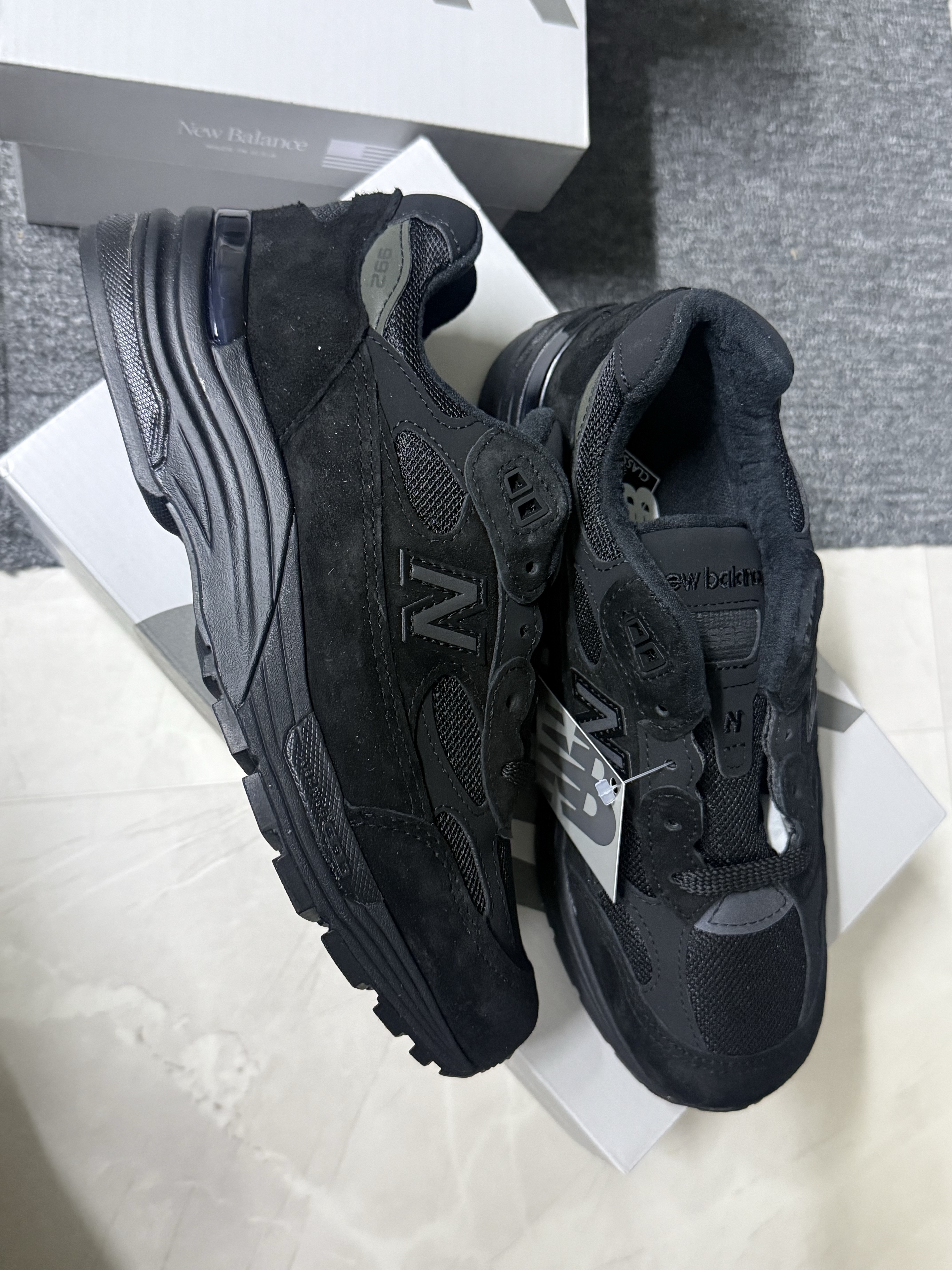 New Balance 992 Made in USA Core Black 착용 스타일