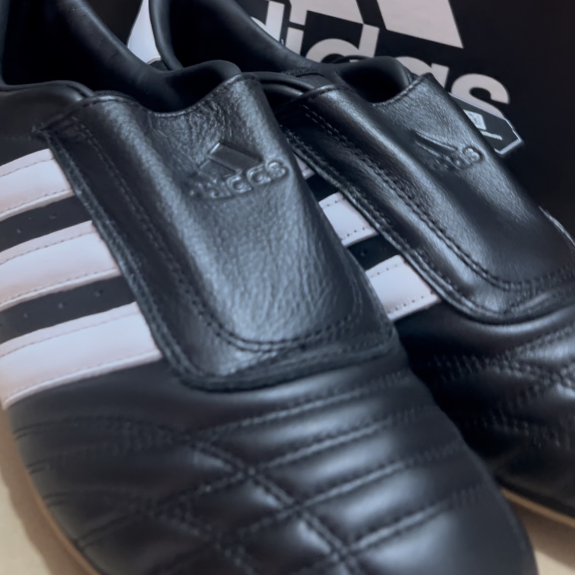 (W) Adidas Taekwondo Core Black Cloud White 착용 스타일 - 2