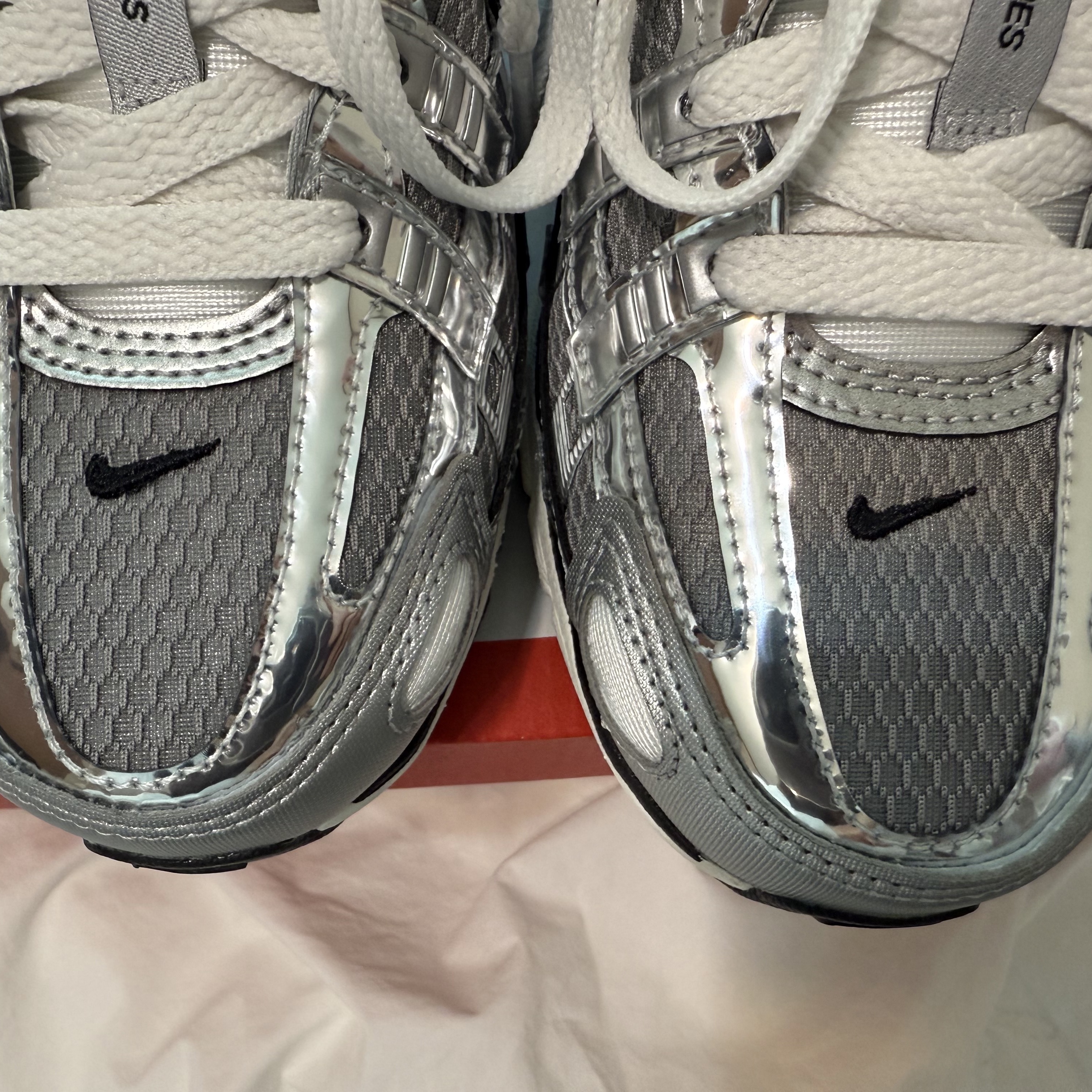 Nike P-6000 Metallic Silver 착용 스타일 - 2