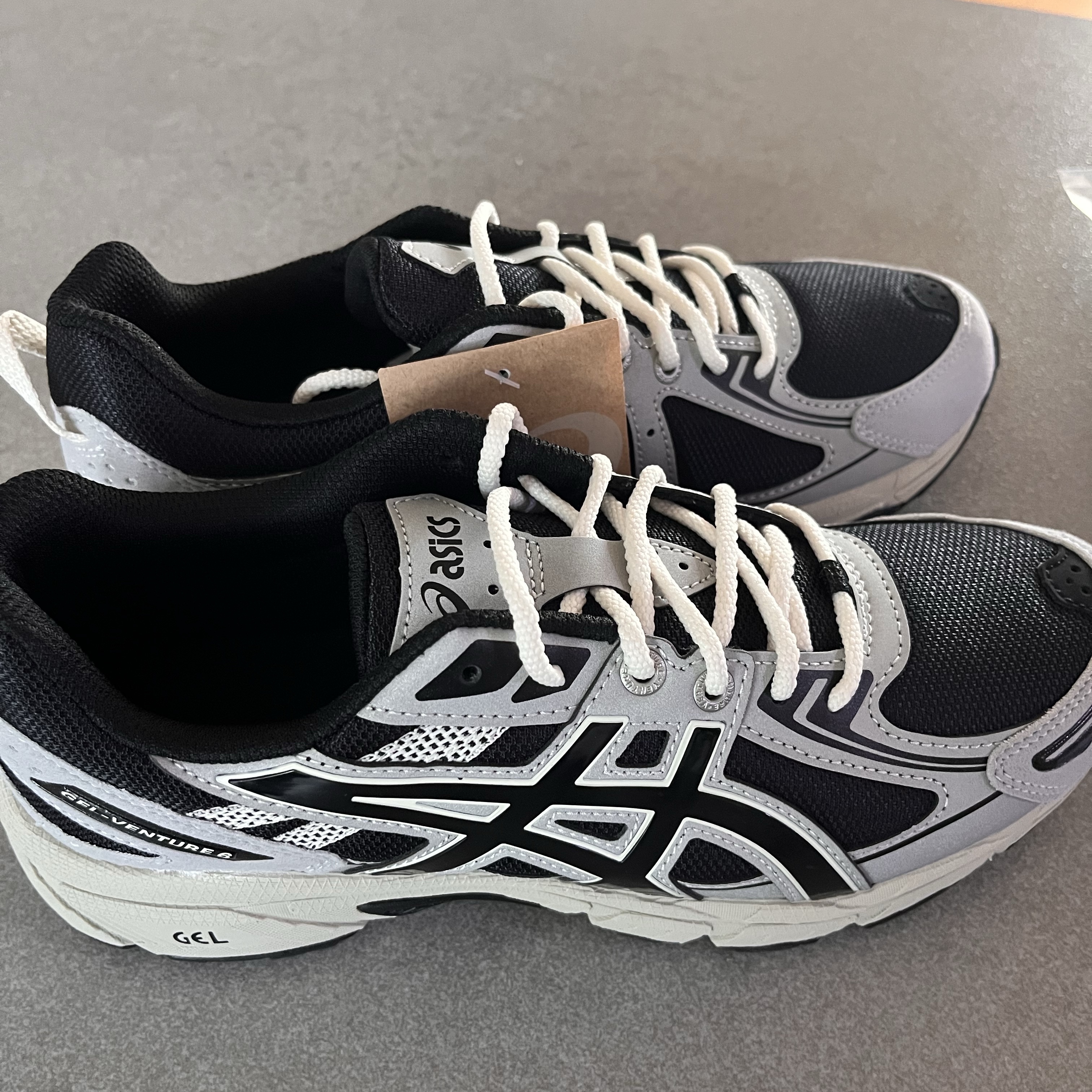 Asics Gel-Venture 6 Black 착용 스타일