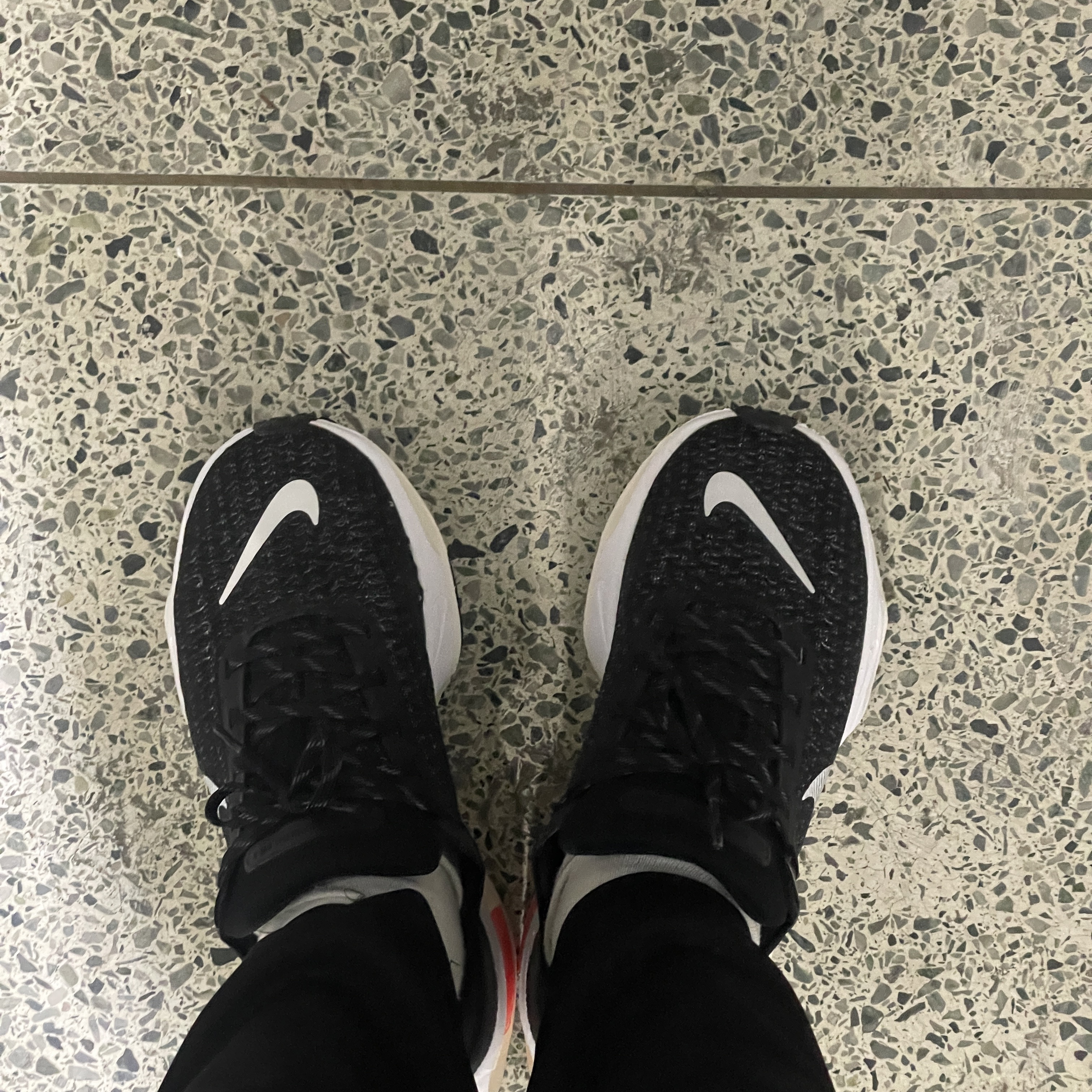 Nike ZoomX Invincible Run Flyknit 3 Black White 착용 스타일