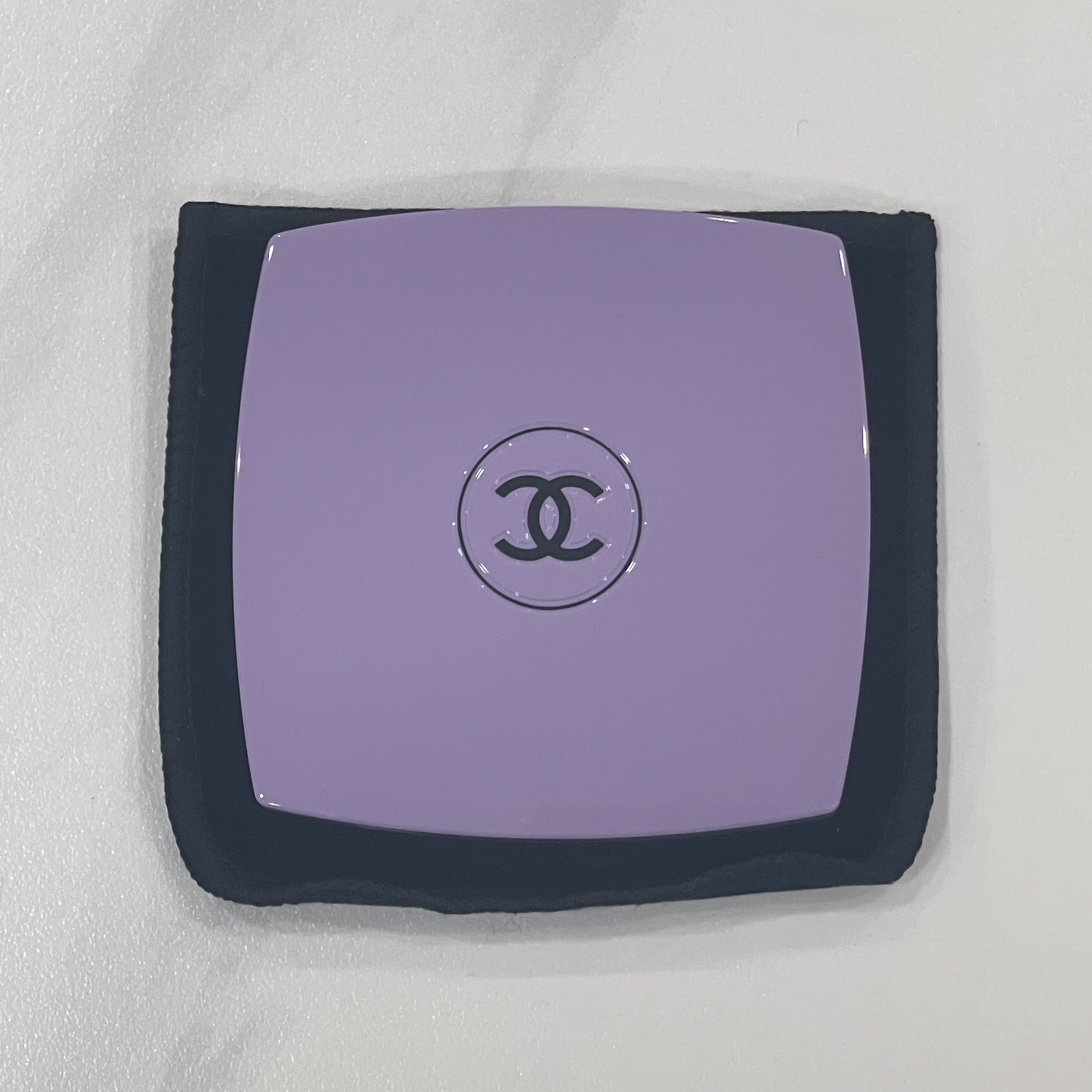 Chanel Codes Couleur Limited Edition Miroir Double Facettes 135 Immortelle 착용 스타일