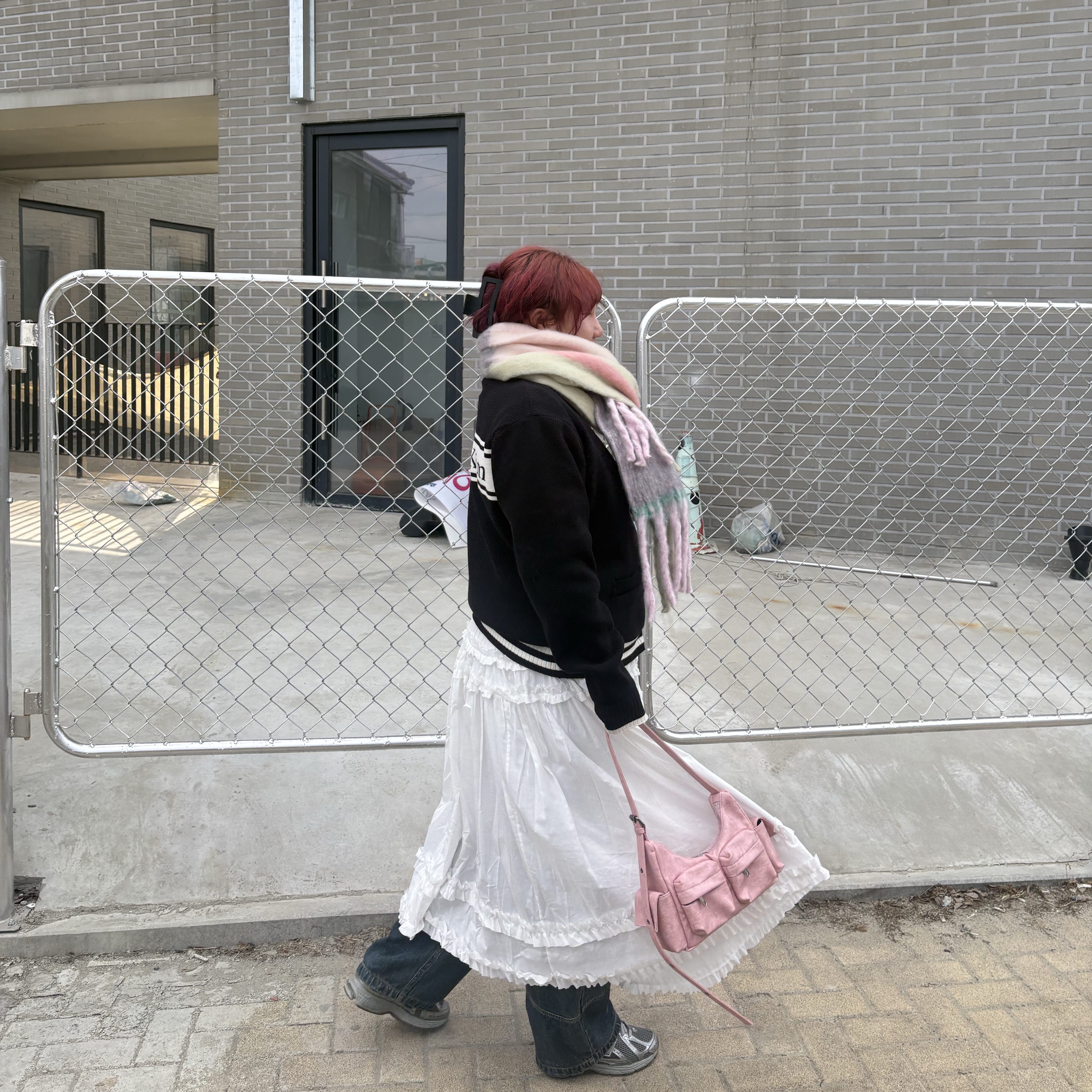 Matin Kim Spell Point Stripe Knit Cardigan Black, New Balance 1906R Harbor Grey Silver Metalic 착용 스타일