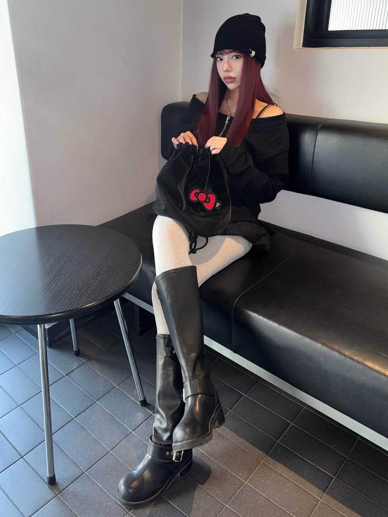 Joseph&Stacey Haze String Backpack Hello Kitty Black, Joseph&Stacey Lucky Hello Kitty Ribbon Embroidery Wappen Red 착용 스타일 - 3