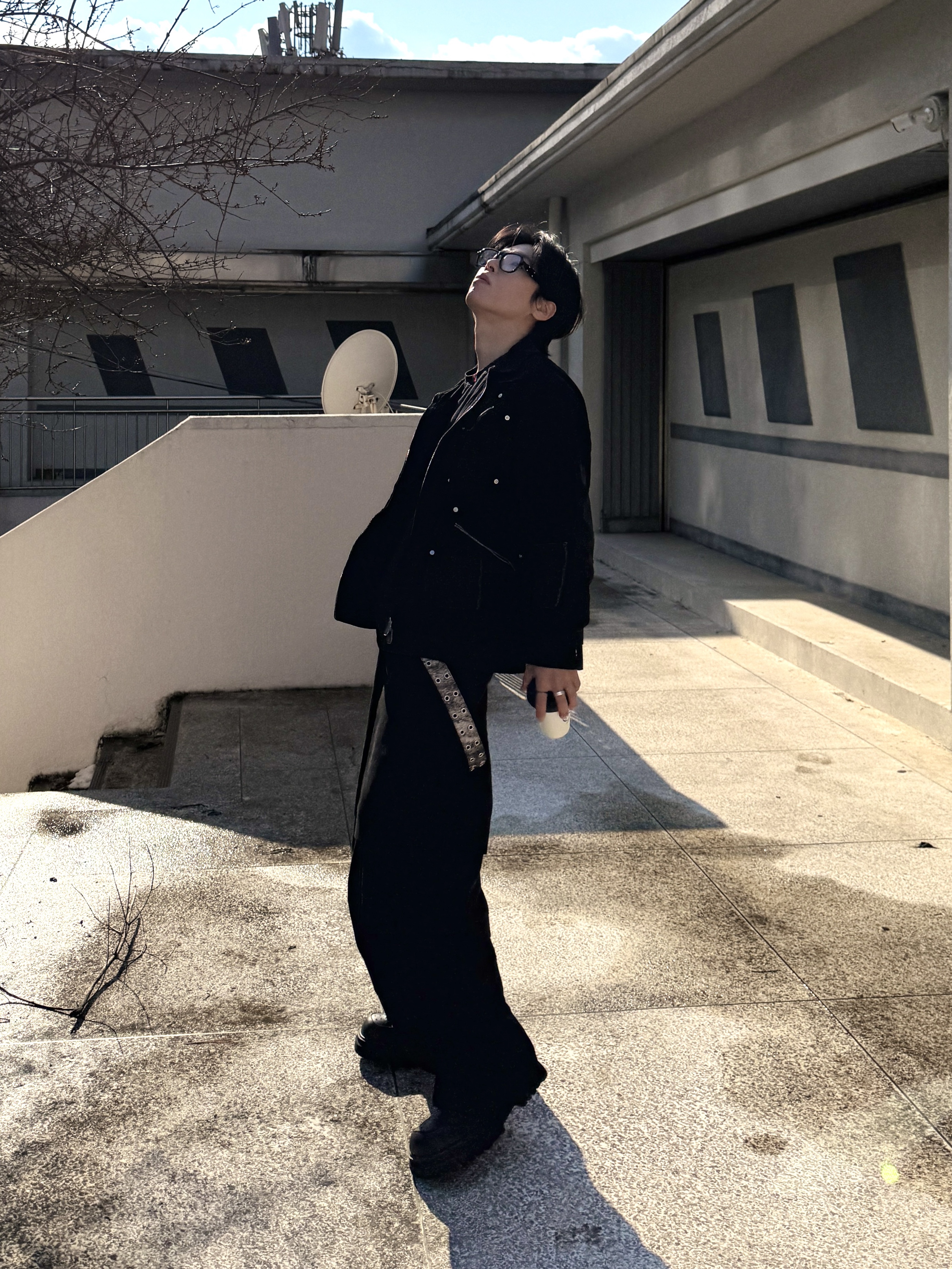 NOMANUAL Multi Panel Work Jacket Washed Black, Gentle Monster x Maison Margiela MM113 Black Clear 착용 스타일 - 1