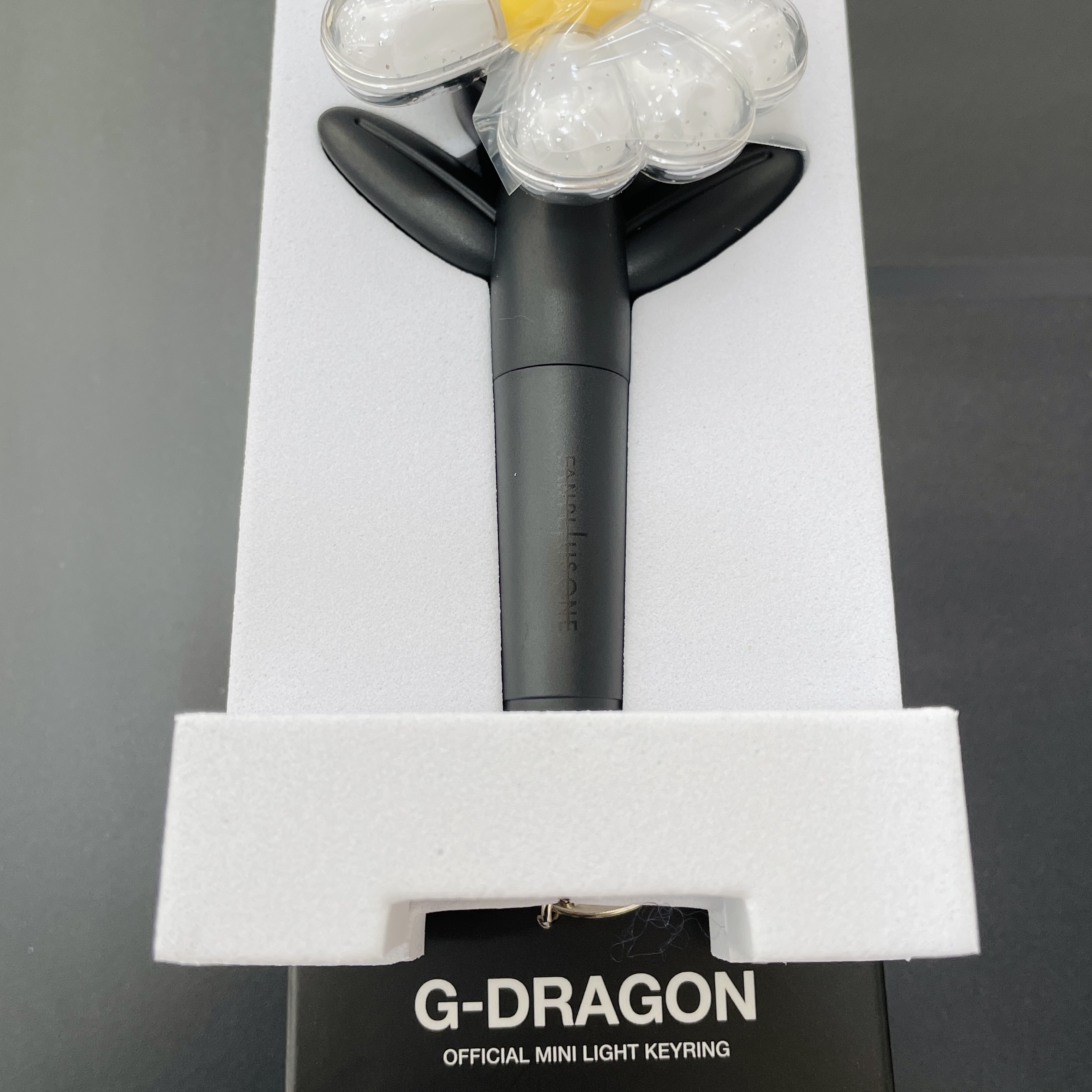 G-DRAGON Ubermensch Official Mini Light Keyring 착용 스타일