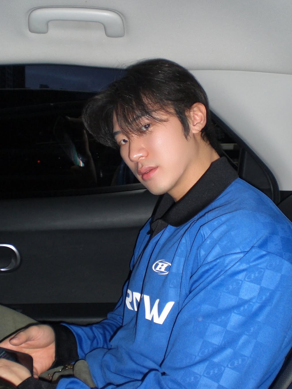 BORN TO WIN Monogram Soccer Jersey Blue 착용 스타일 - 2