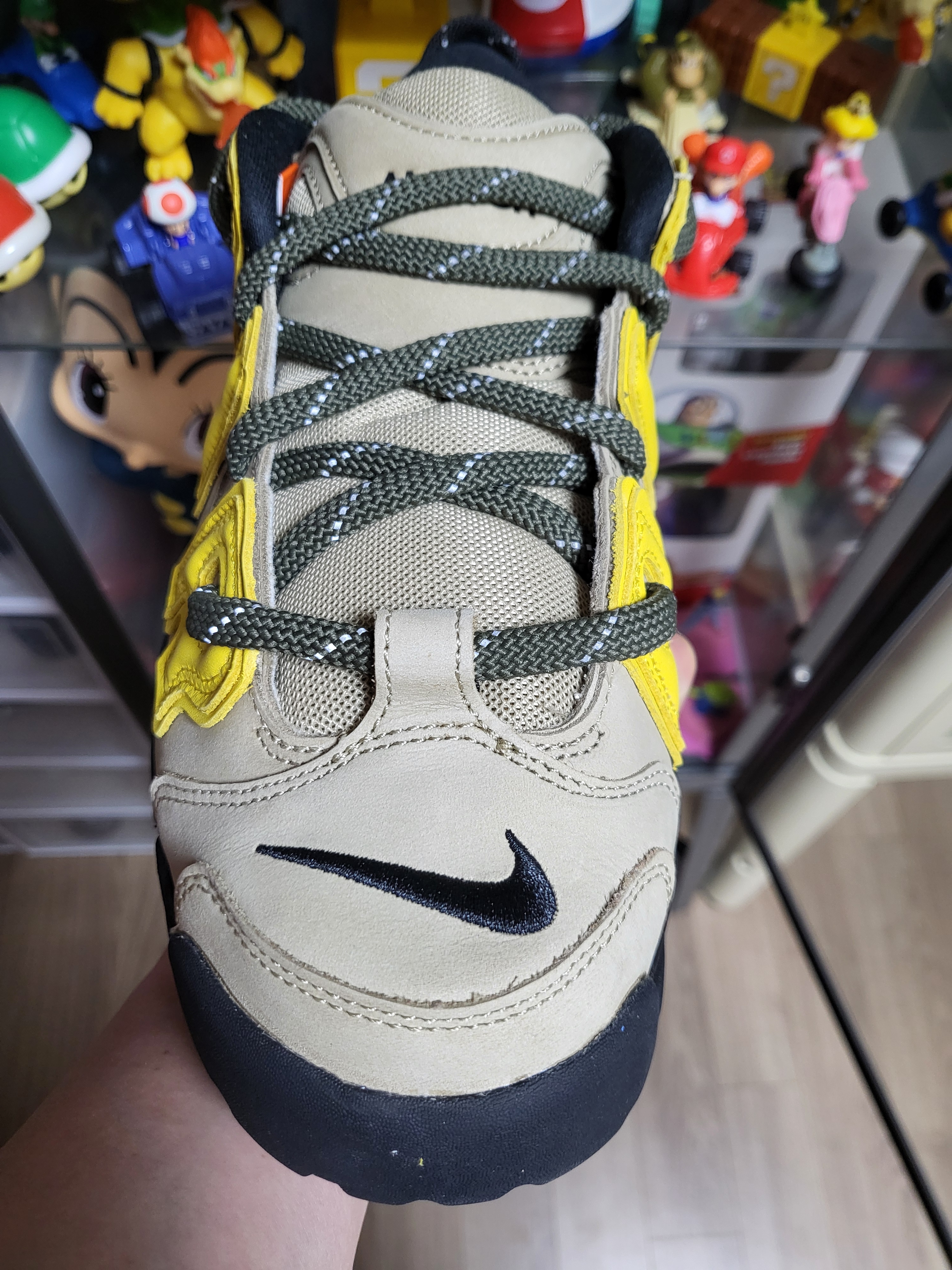 Nike x Ambush Air More Uptempo Low Vivid Sulfur and Limestone 착용 스타일 - 2