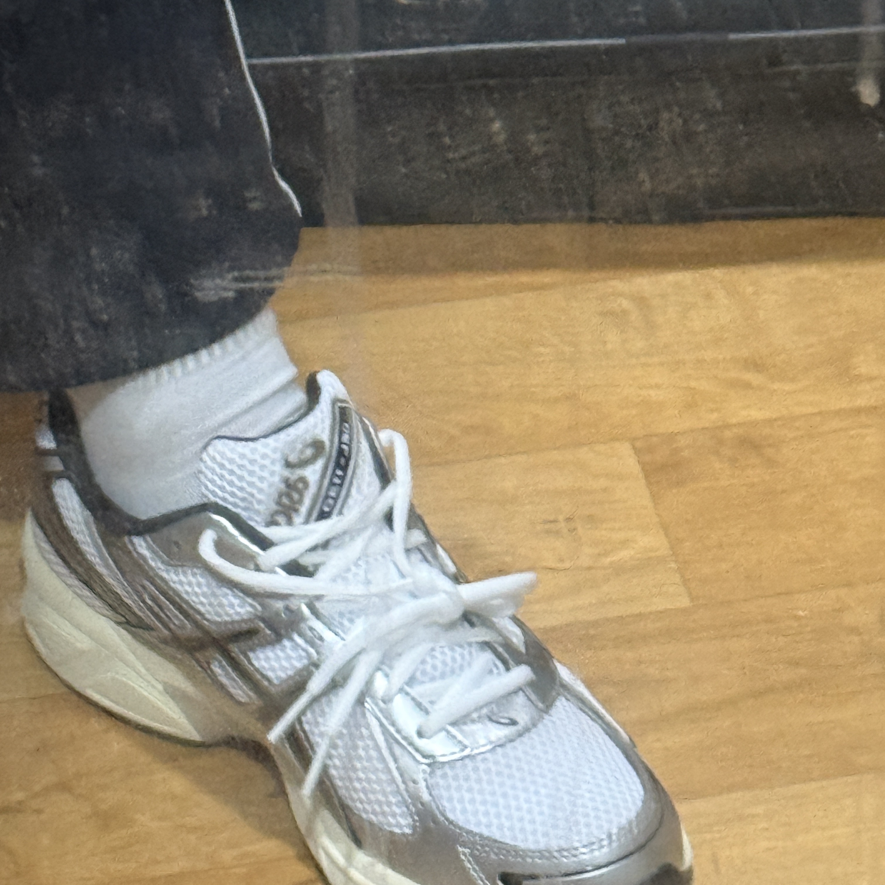 Asics Gel-1130 White Clay Canyon 착용 스타일 - 1