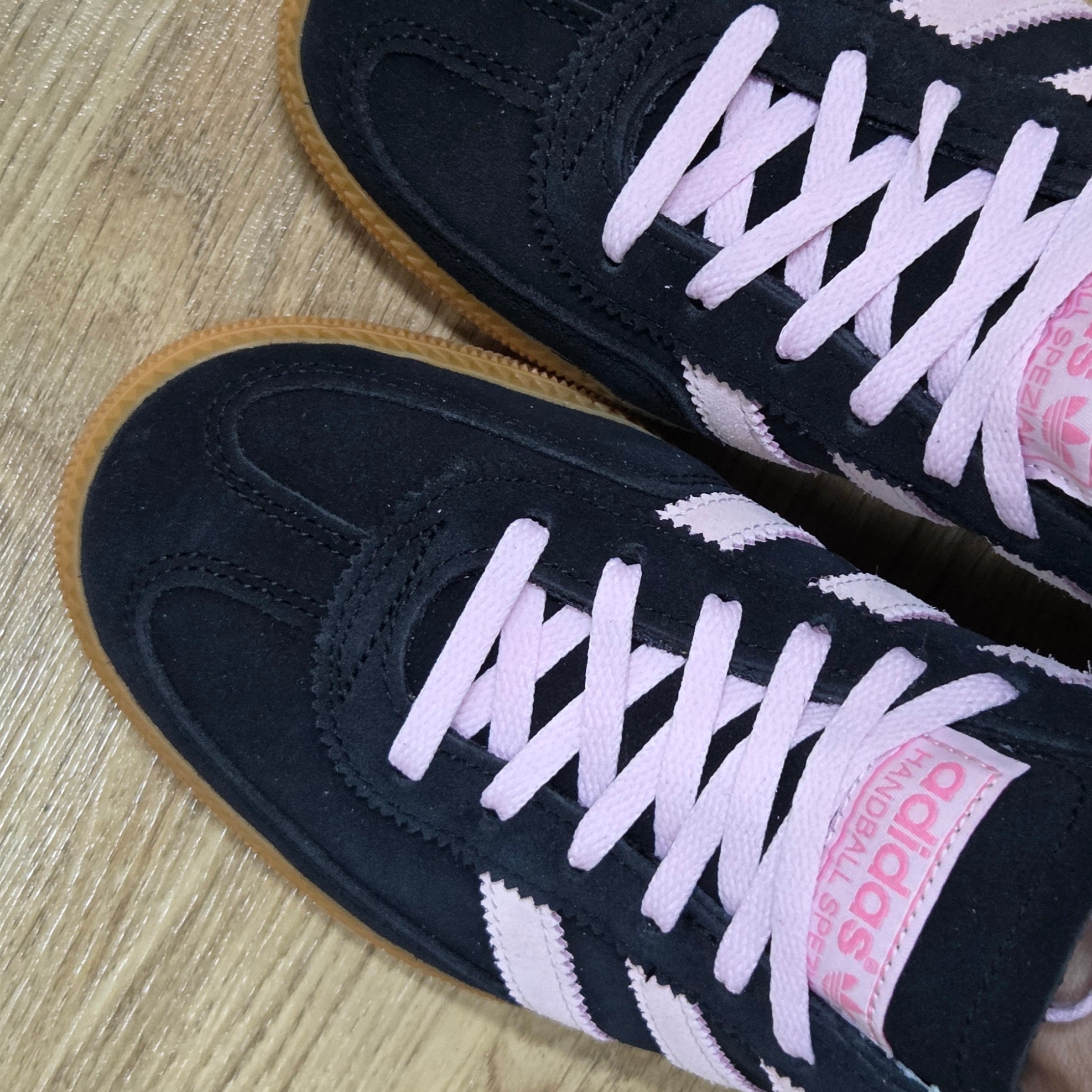 (W) Adidas Spezial Handball Core Black Clear Pink 착용 스타일