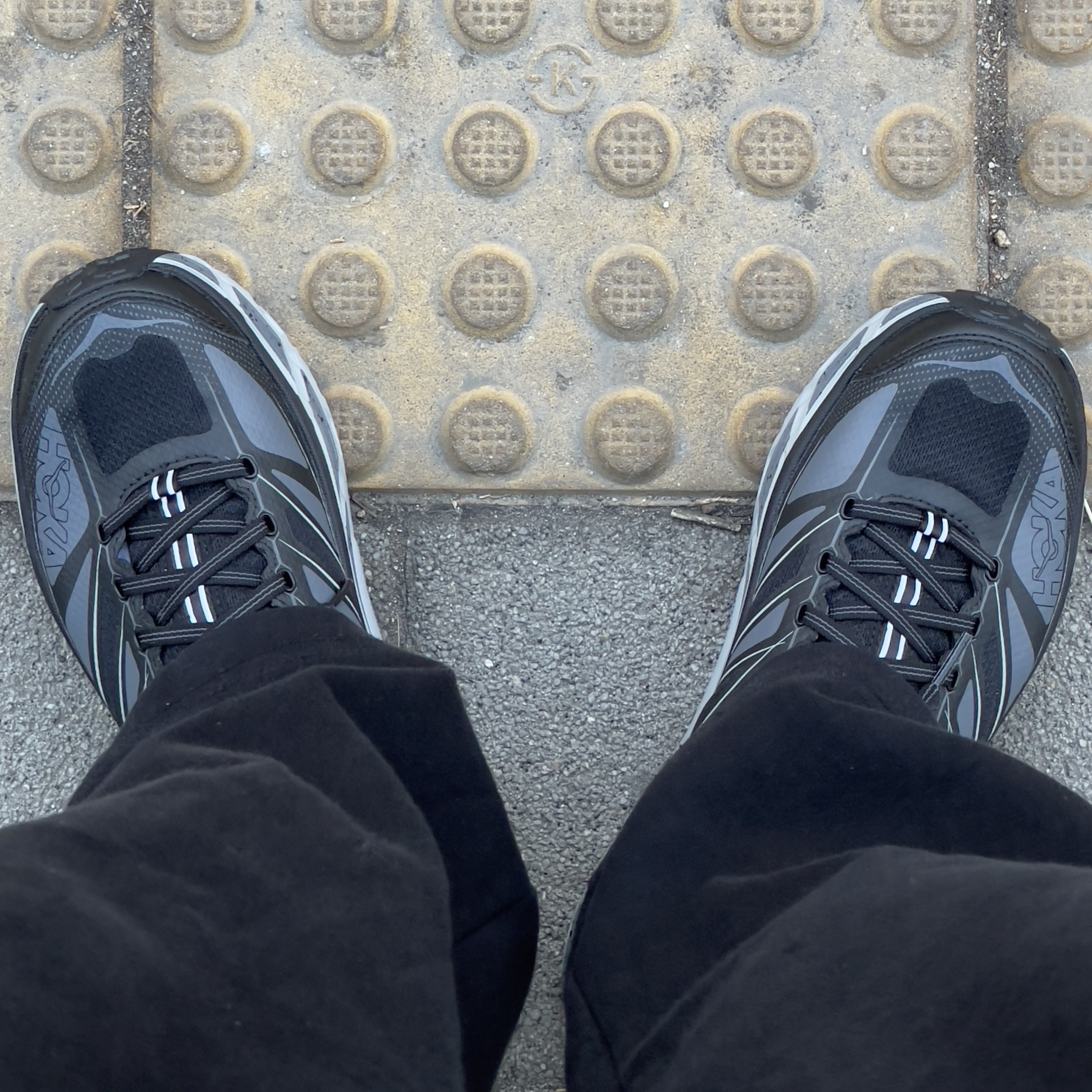 Hoka Mafate Speed 2 Black Castlerock 착용 스타일