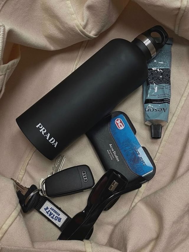Prada Stainless Steel Insulated Water Bottle 500ml Black, Aesop Reverence Aromatique Hand Balm 75ml 착용 스타일