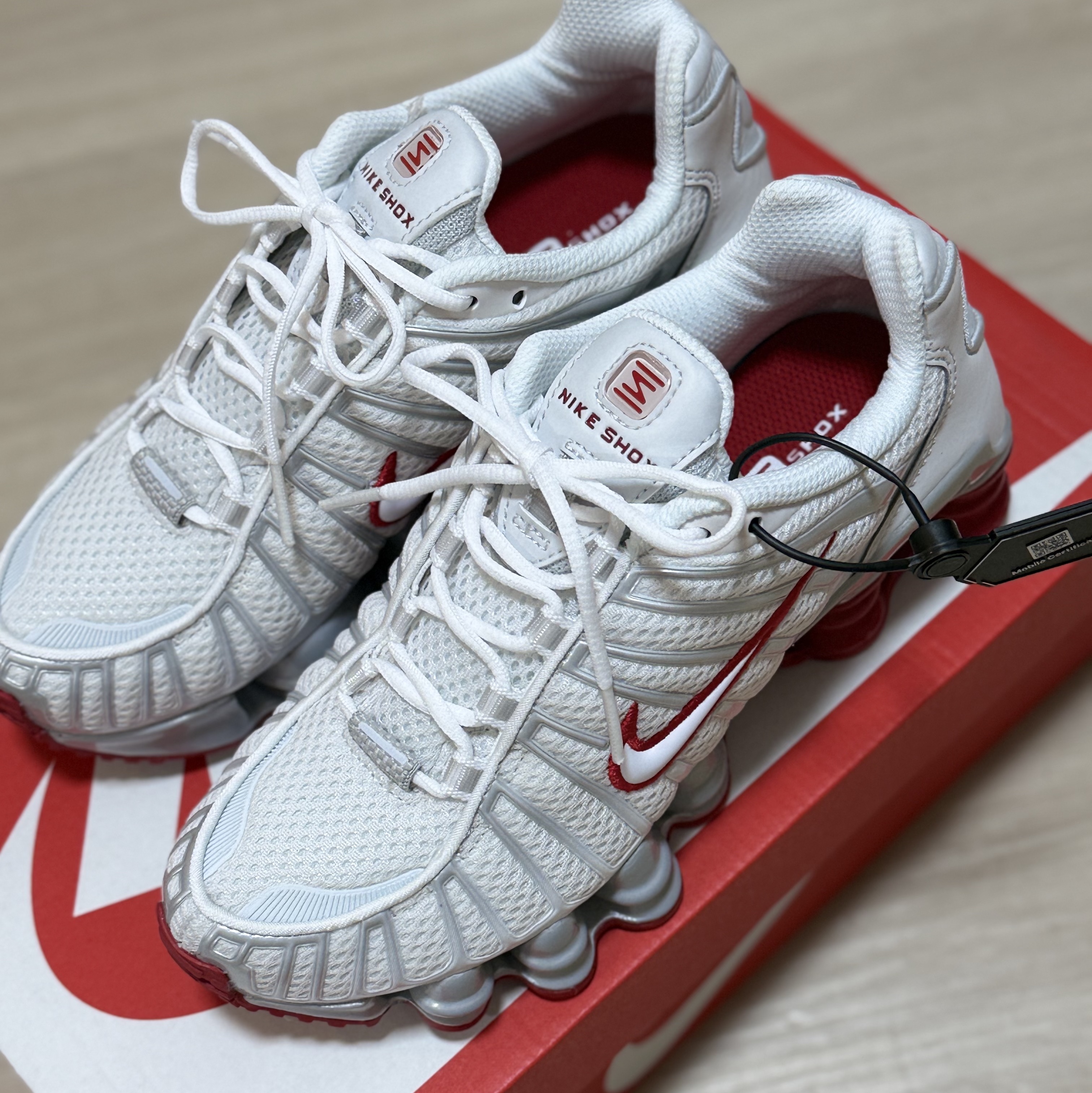 (W) Nike Shox TL Platinum Tint 착용 스타일 - 1