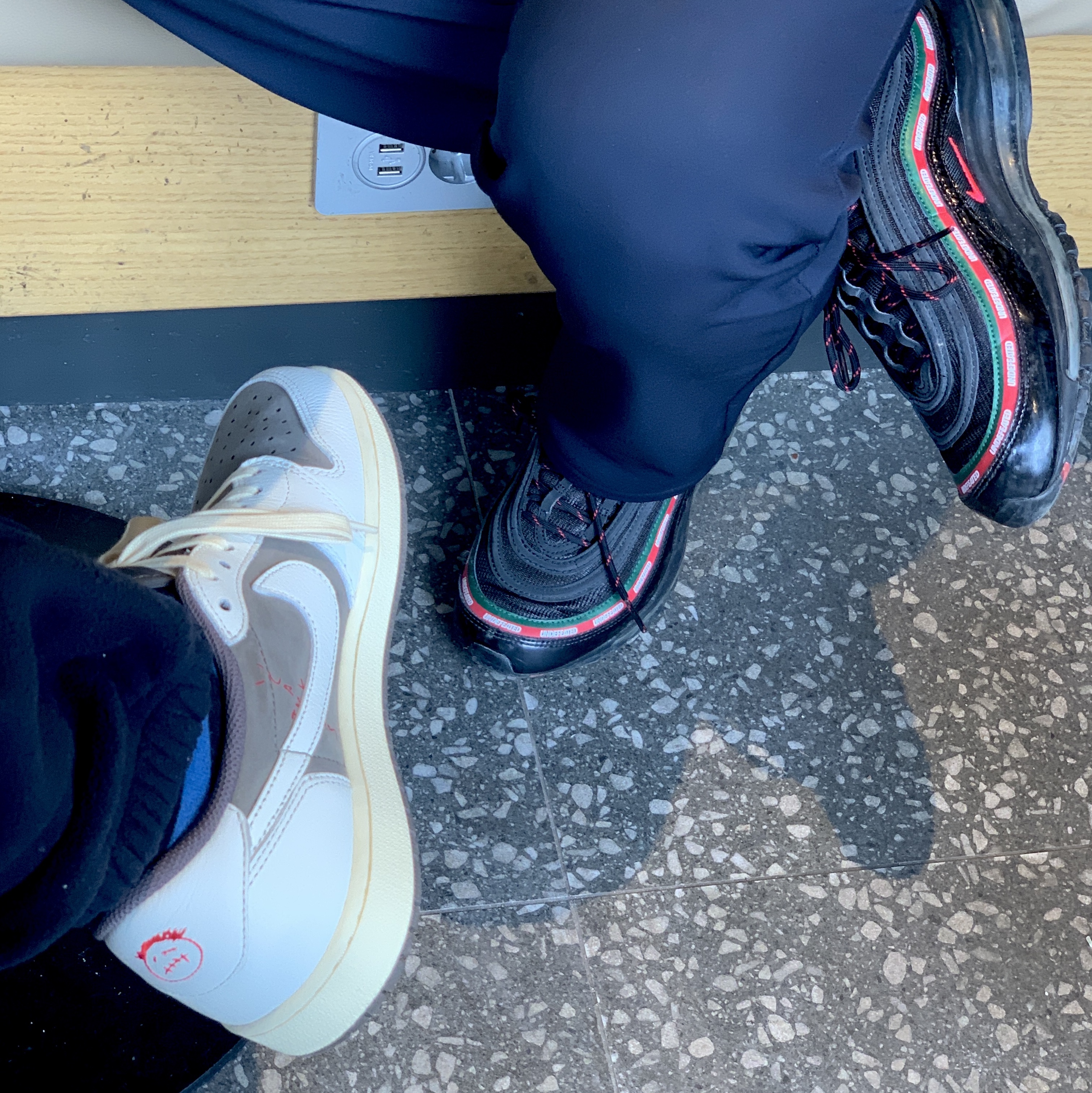Jordan 1 x Travis Scott Retro Low OG SP Sail and Ridgerock, Nike x Undefeated Air Max 97 Black 착용 스타일