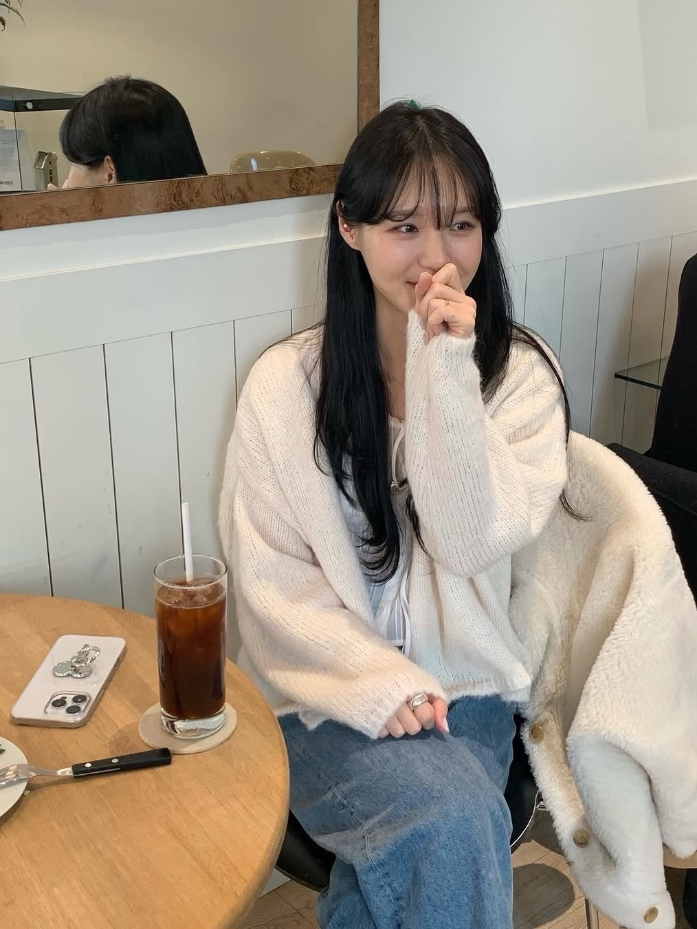 FARVEN Straw Recycle Polyester Cardigan Ivory 착용 스타일 - 5