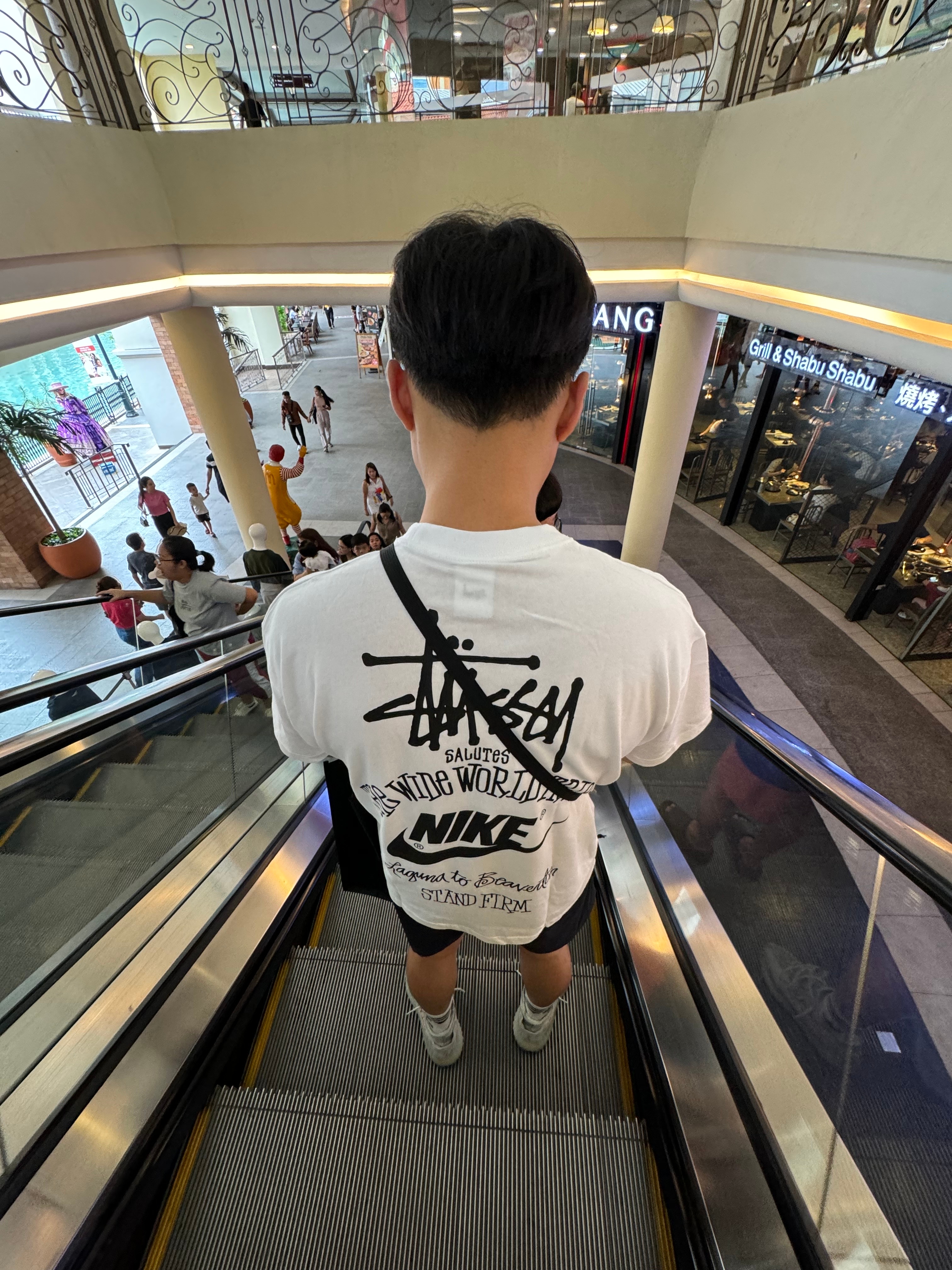 Adidas Yeezy Boost 350 V2 Blue Tint 2017, Nike x Stussy T-Shirt White (DV1774-100) 착용 스타일