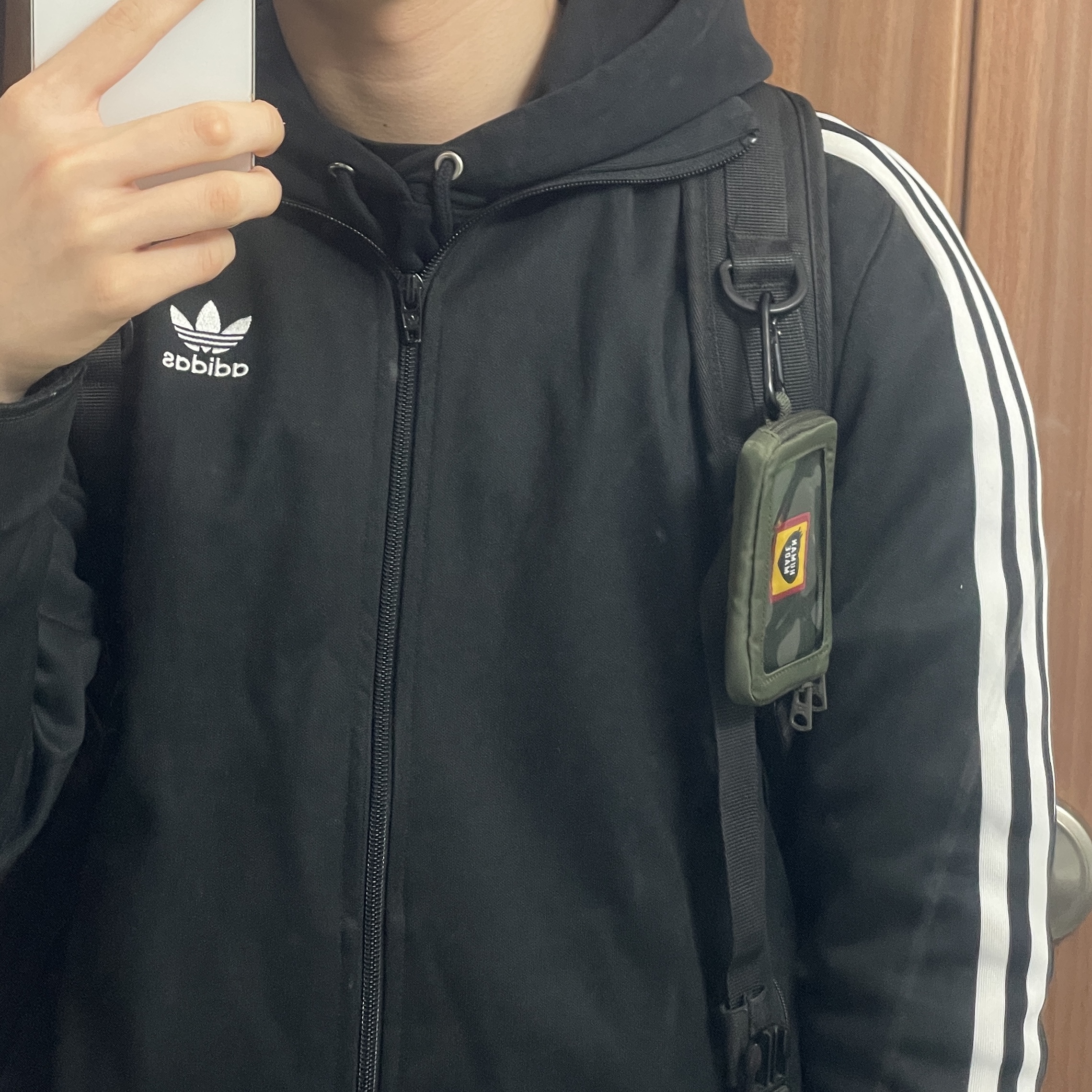 휴먼 메이드 밀리터리 카드 케이스 올리브 드랩, 아디다스 아디컬러 클래식 베켄바우어 트랙탑 블랙 - KR 사이즈 착용 스타일