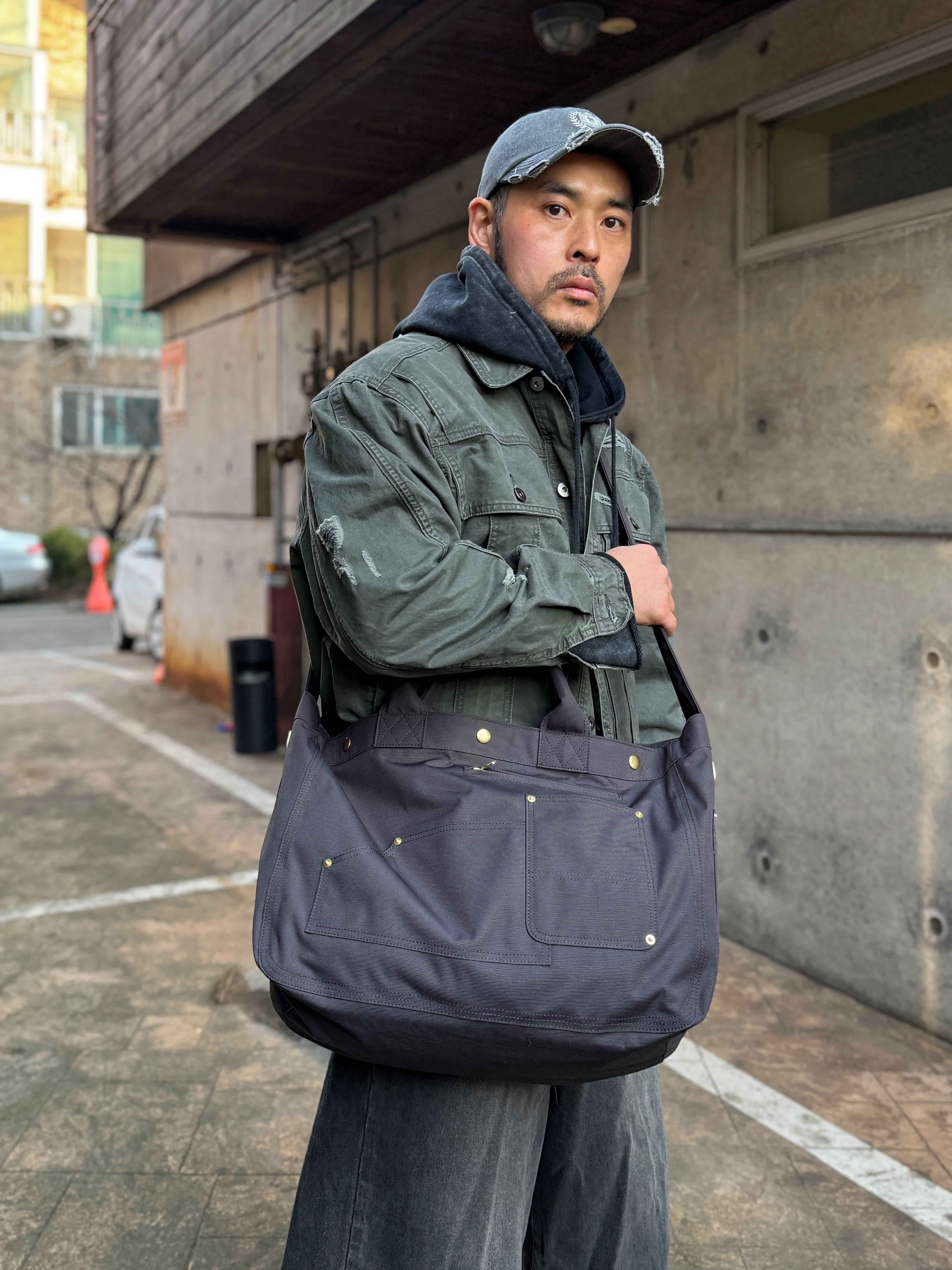 NOMANUAL I.P Damaged Jacket Khaki Gray 착용 스타일 - 2