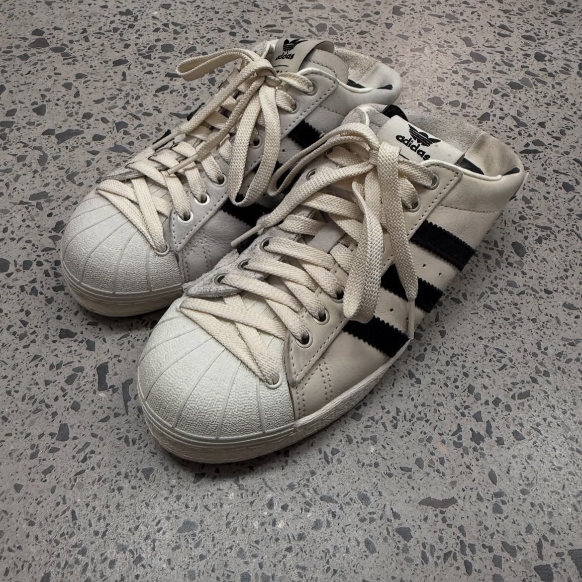 Adidas x Song for the Mute Superstar 82 Cream White Core Black 착용 스타일 - 1