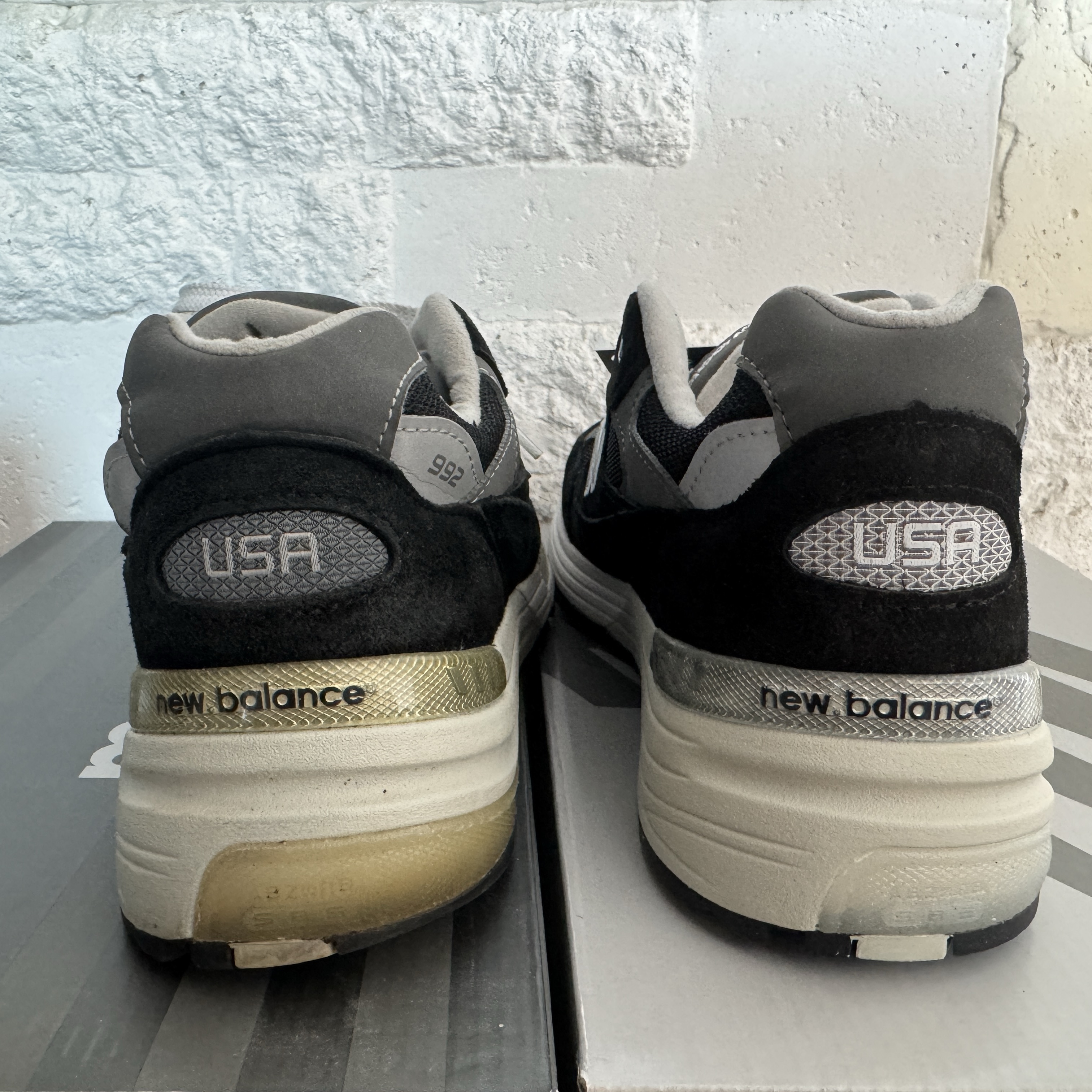 New Balance 992 Made in USA Black Grey, New Balance 992 Made in USA Core Black Grey 착용 스타일 - 4