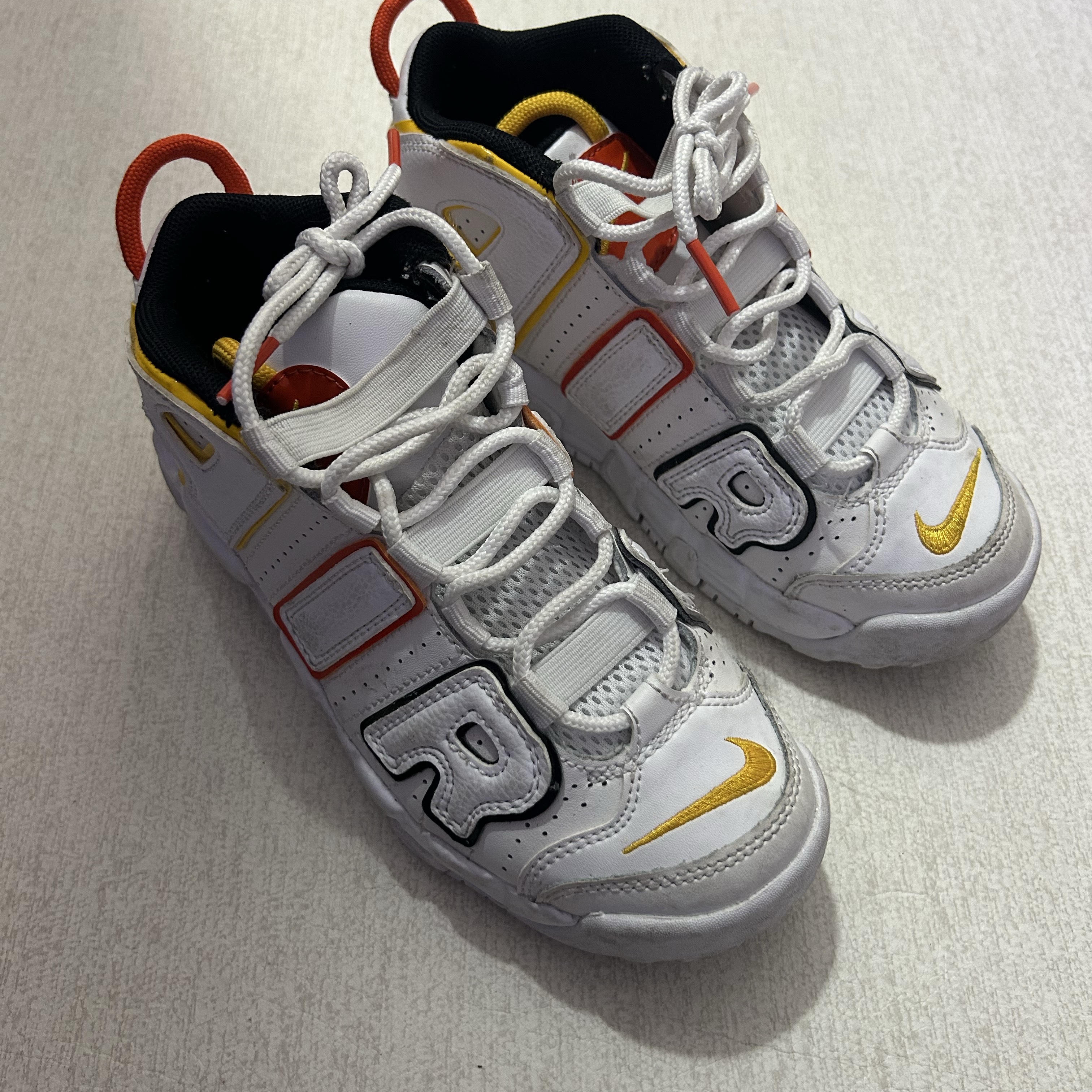 (GS) Nike Air More Uptempo Rayguns 착용 스타일