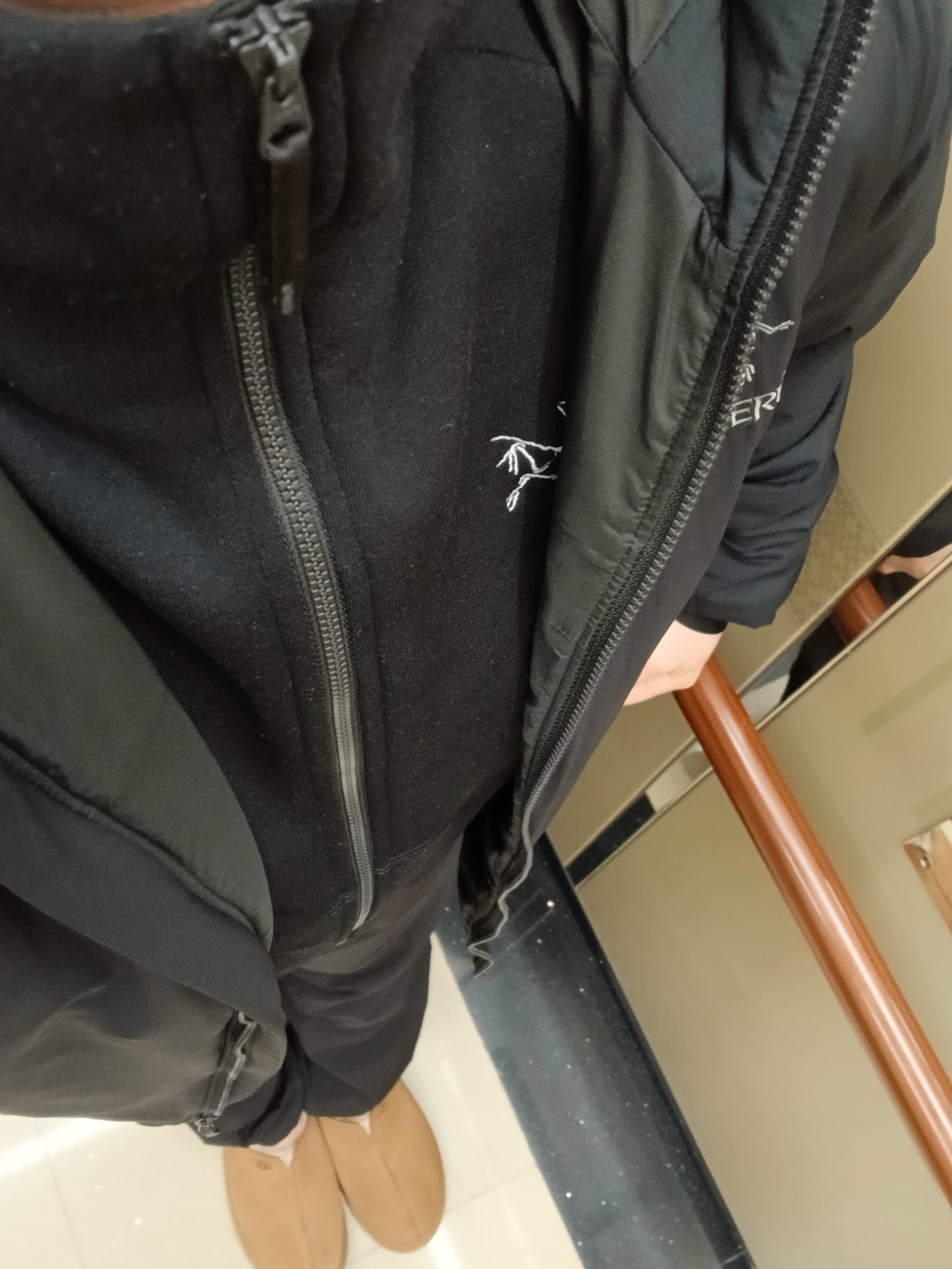 Arc'teryx Atom LT Hoody Black, Arc'teryx Kyanite Lightweight Hoody Hoody Black 착용 스타일 - 8